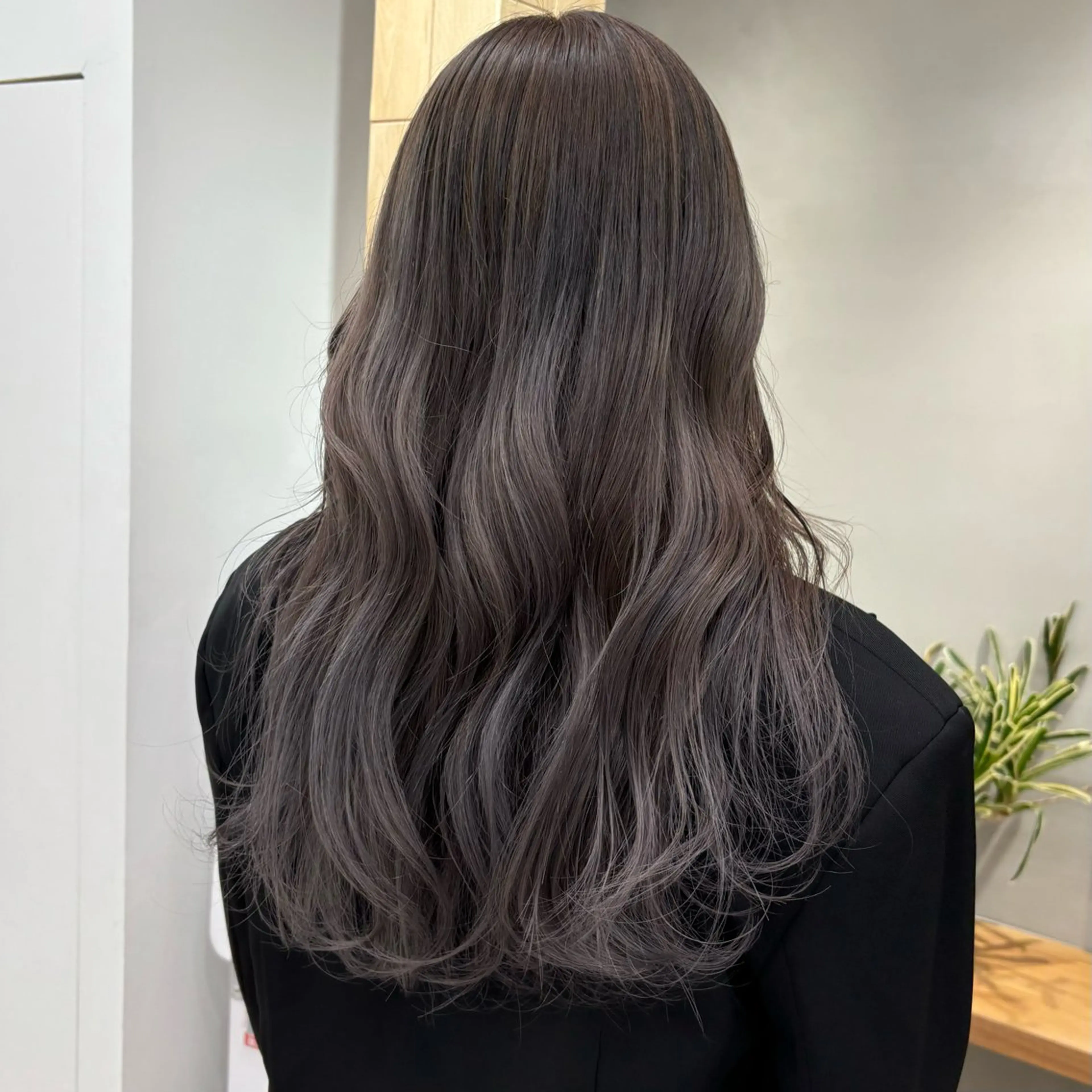 セミロング 盛れる透明感カラー・ momokaのヘアスタイル