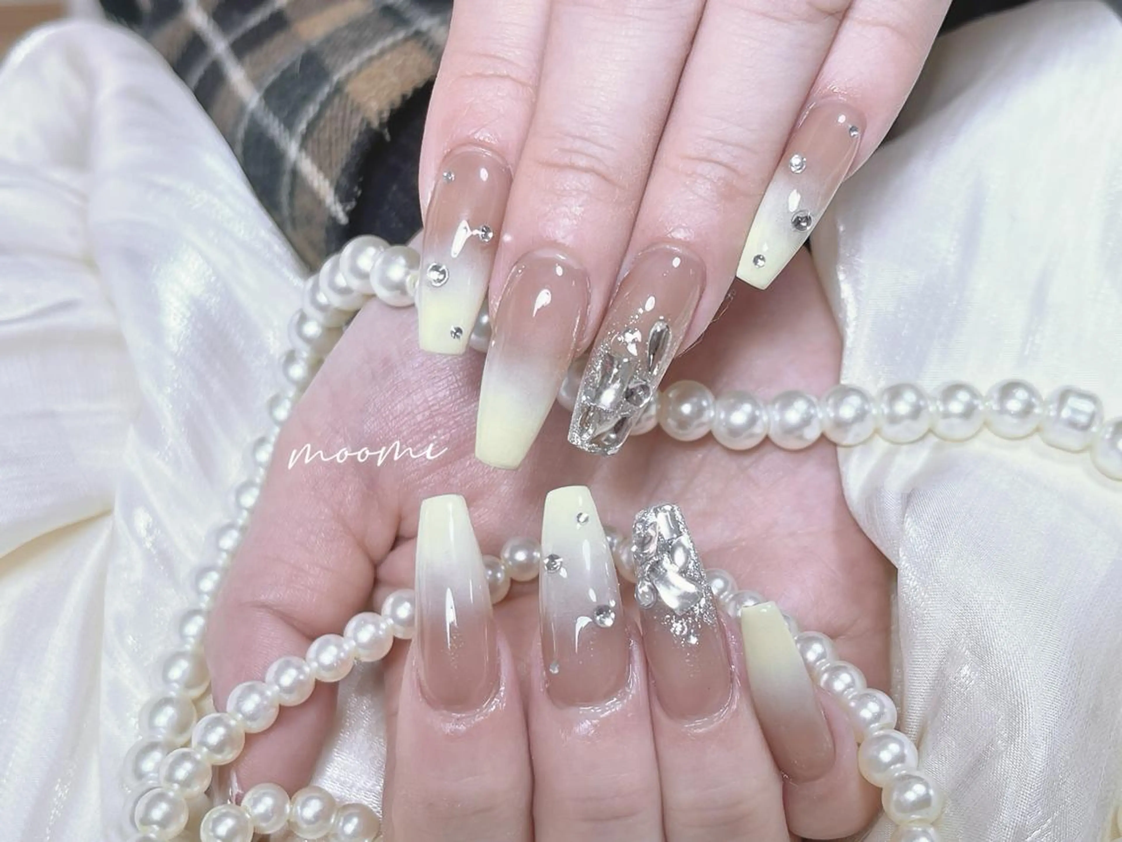 ネイル フレンチネイル ジェルネイル キラキラネイル 韓国ネイル マグネットネイル moomi nail スカルプ専門のネイルデザイン