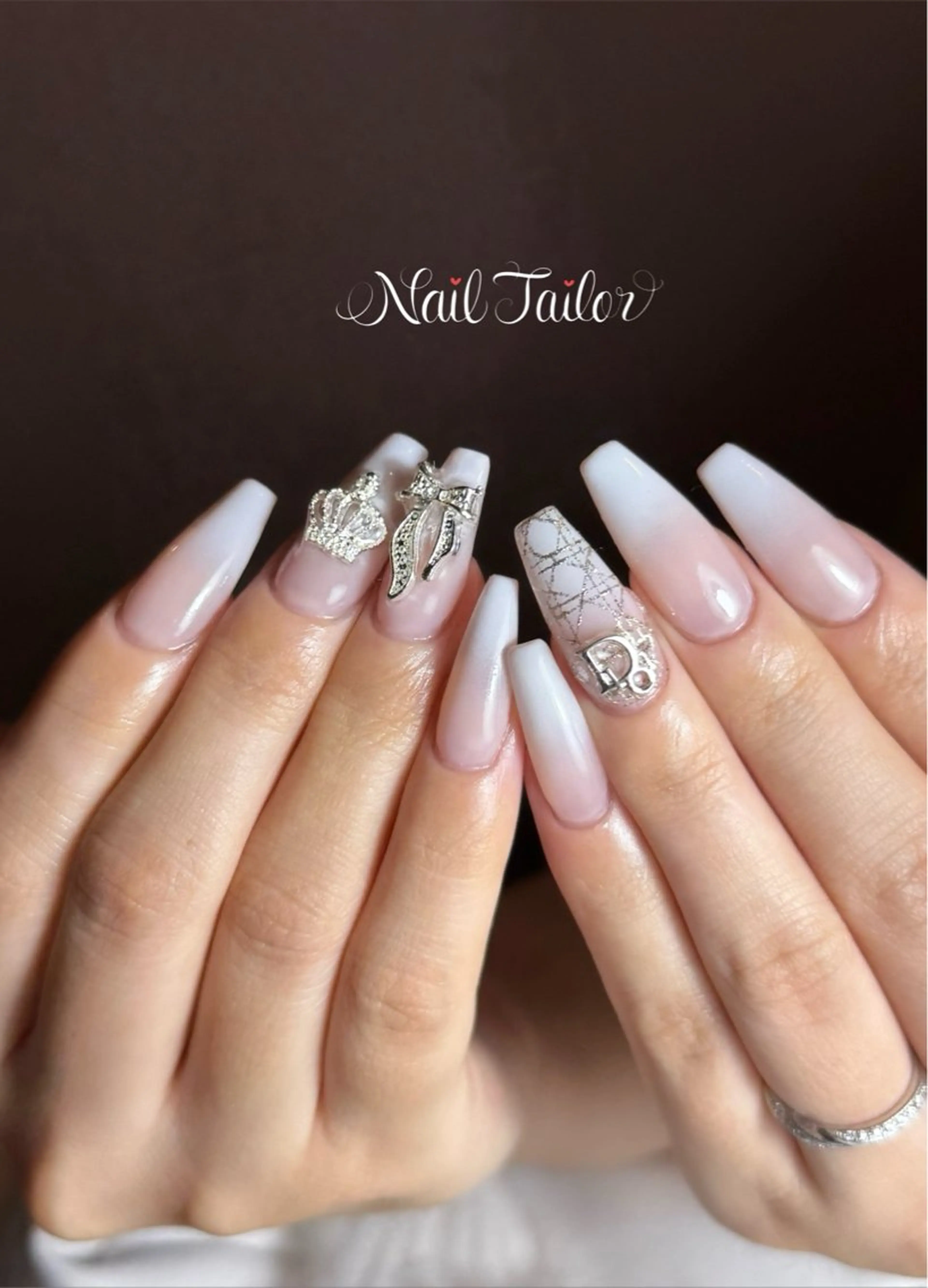 ネイル 長さ出し ジェルネイル ラメ(グリッター) ホワイト ハンドネイル NailTailor ネイルテイラーのネイルデザイン