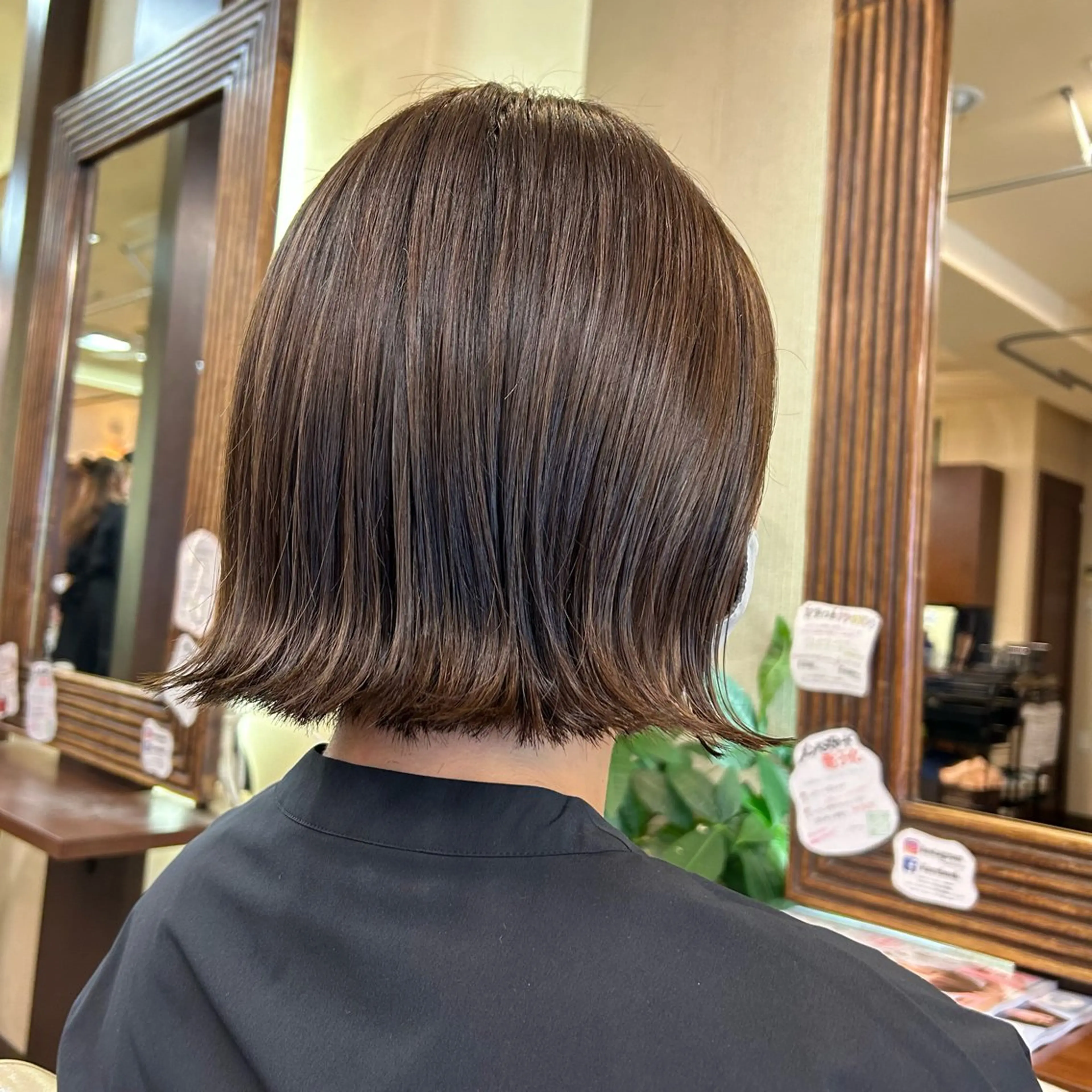 ミディアム カラー 山崎 絵莉香のヘアスタイル