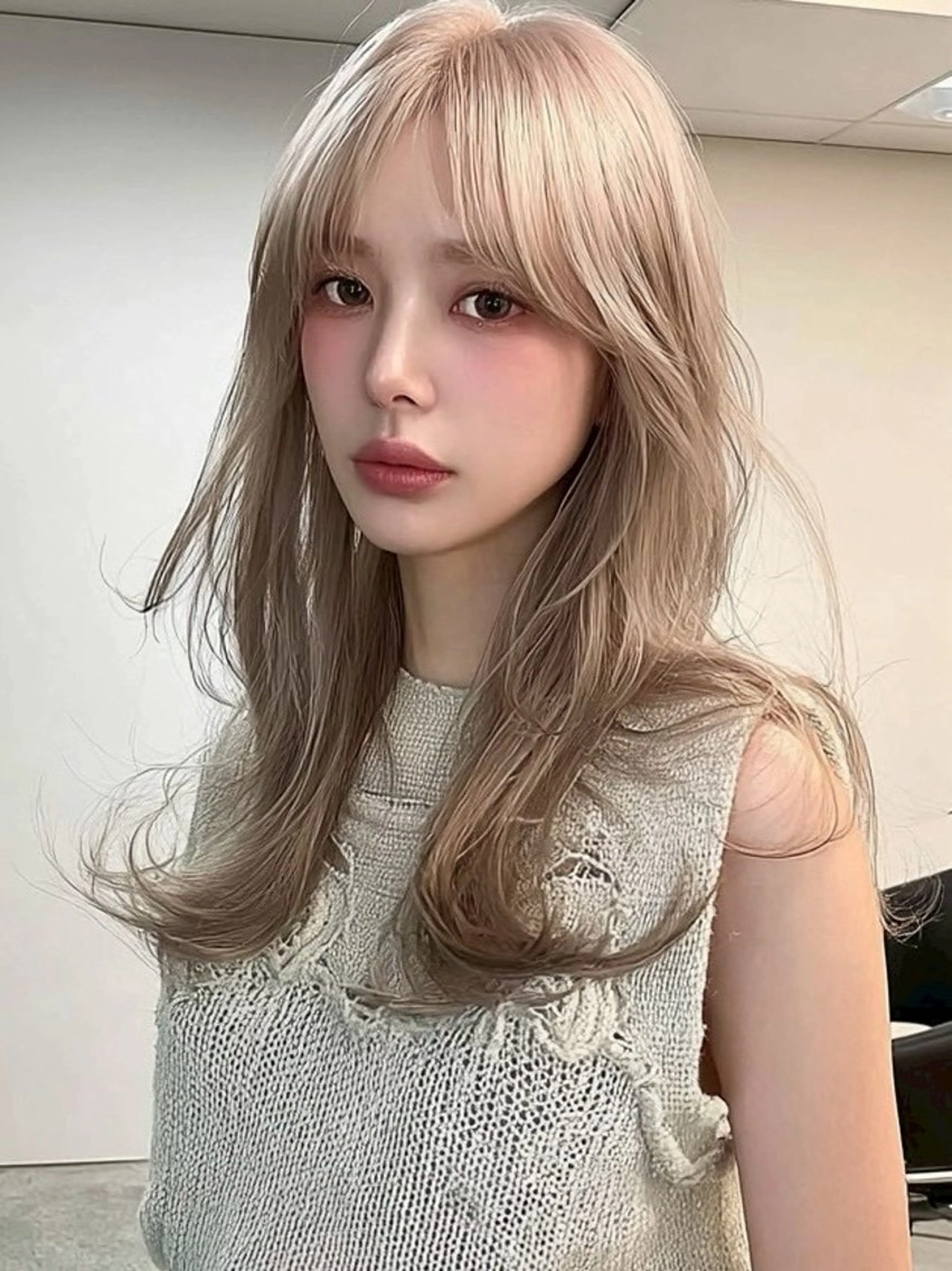 セミロング カラー セミロングパーマ 髪質改善 韓国風ヘア 縮毛矯正 ヘアカラー 西 優衣奈のヘアスタイル