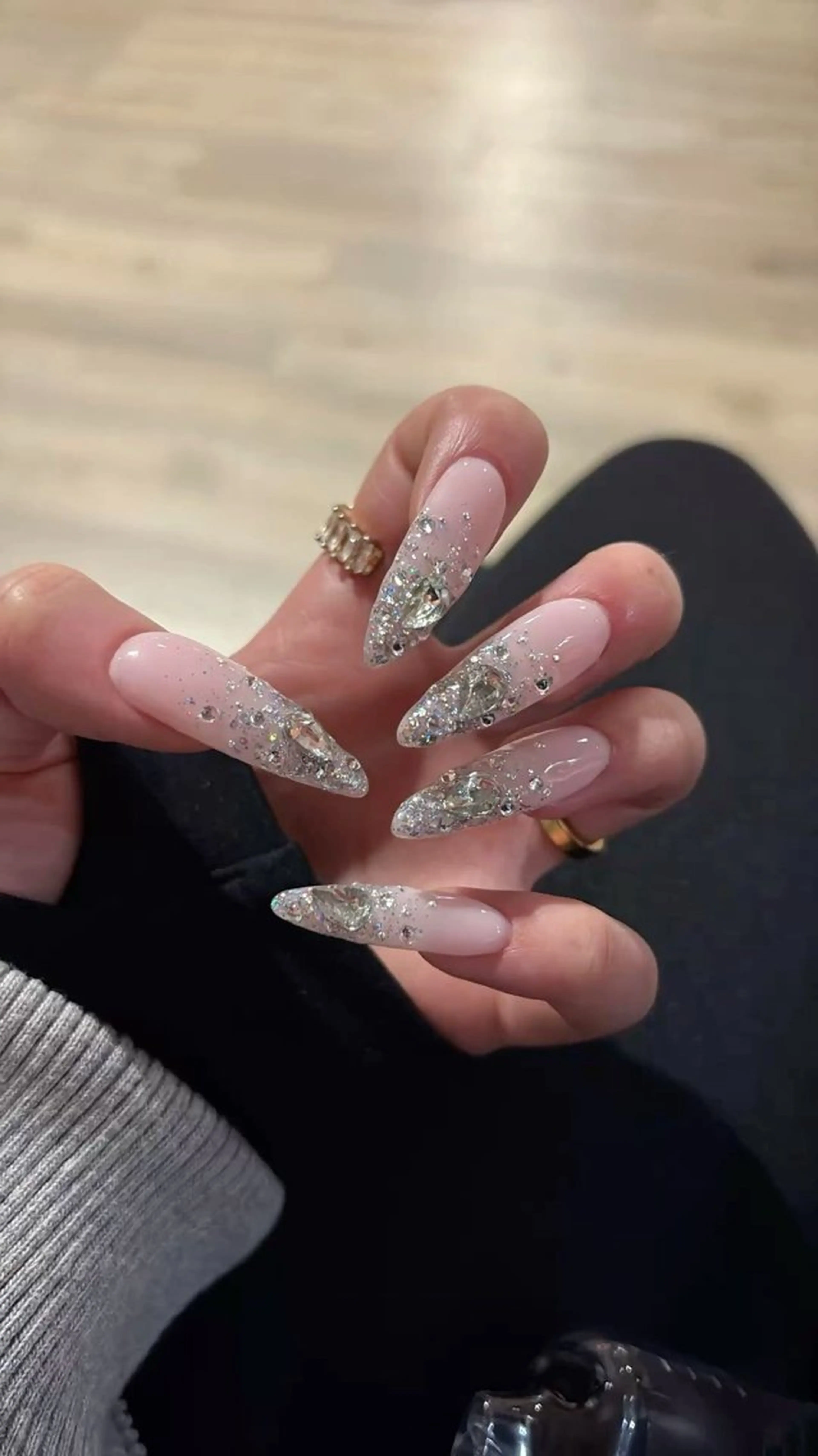 ネイル キラキラネイル 韓国ネイル ロングネイル ワンホンネイル ハンドネイル Josie nail salonのネイルデザイン