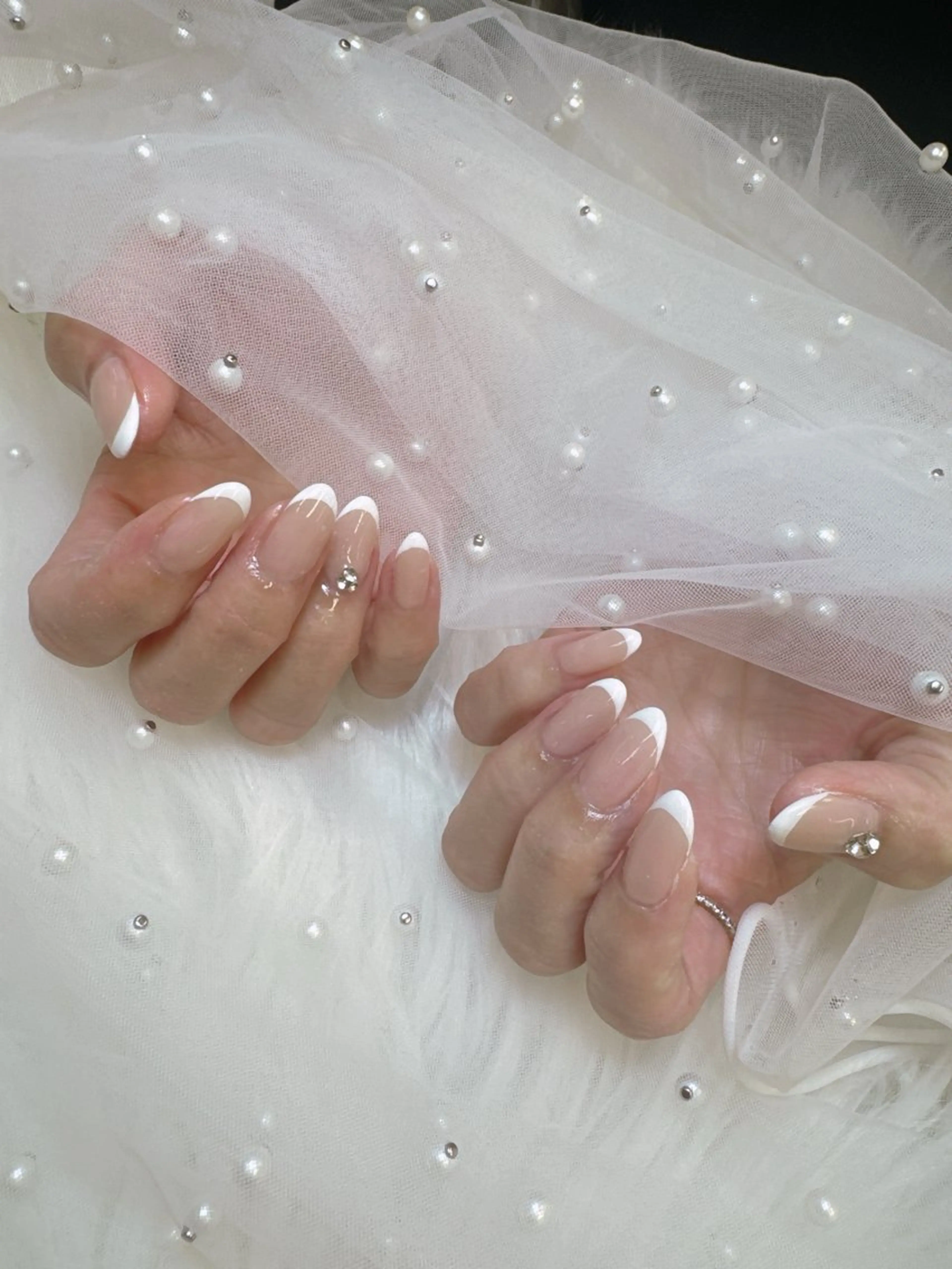 ネイル フラッシュネイル フラッシュマグ フレンチネイル ガラスフレンチ キラキラネイル ハンドネイル Queeens nailのネイルデザイン