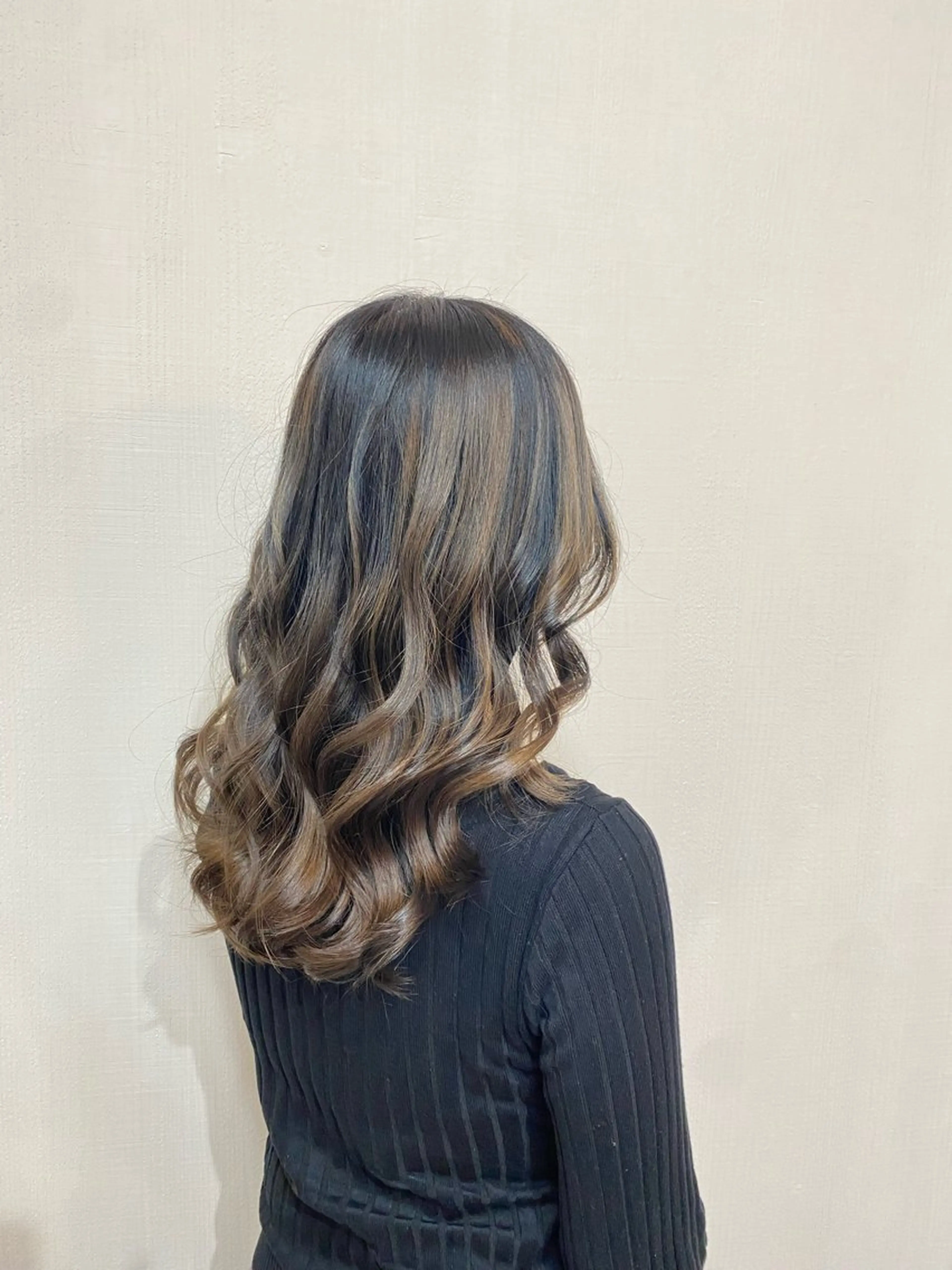 カラー バレイヤージュ グレージュ ミルクティーグレージュ ヘアカラー 杉森 蘭琉のネイルデザイン