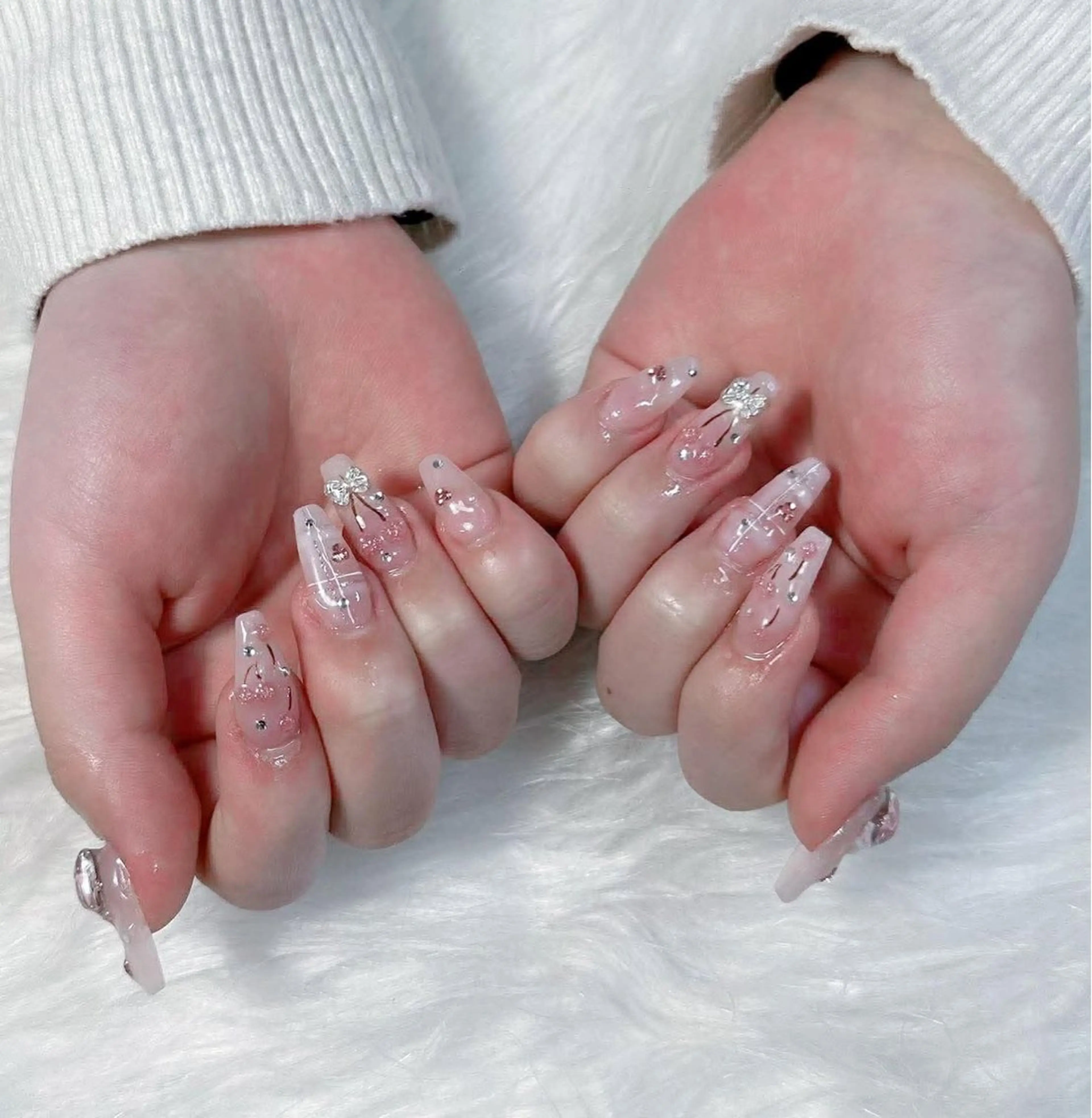 ネイル 長さ出し フレンチネイル グラデーション キラキラネイル 韓国ネイル ハンドネイル Hana Nail Salonのネイルデザイン