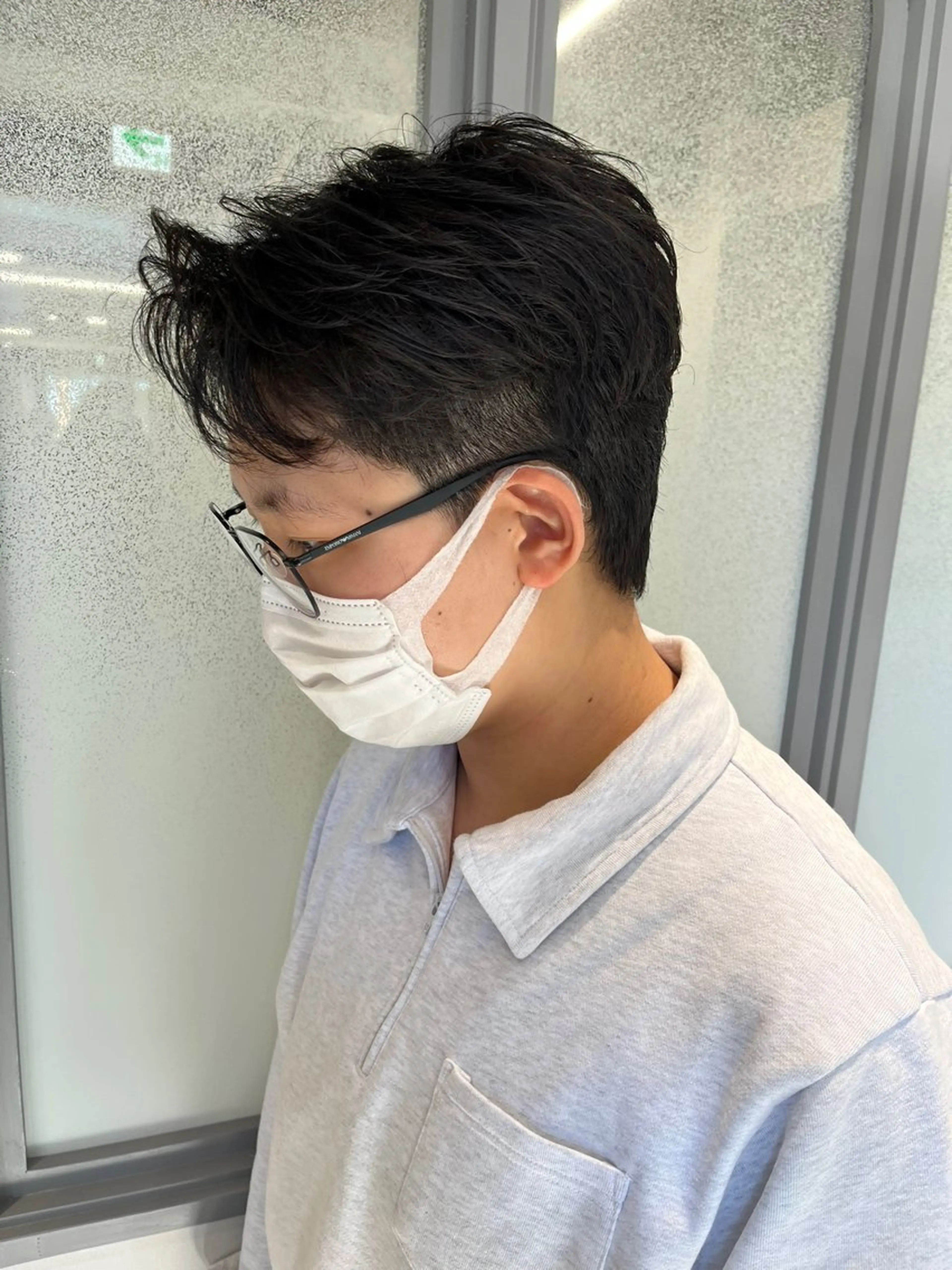 ショート パーマ ヘアアレンジ メンズ フェザーパーマ メンズパーマ 入学式 顔周りカット 似合わせカット 二ヶ月綺麗が続く デザイン/星野六三四のヘアスタイル