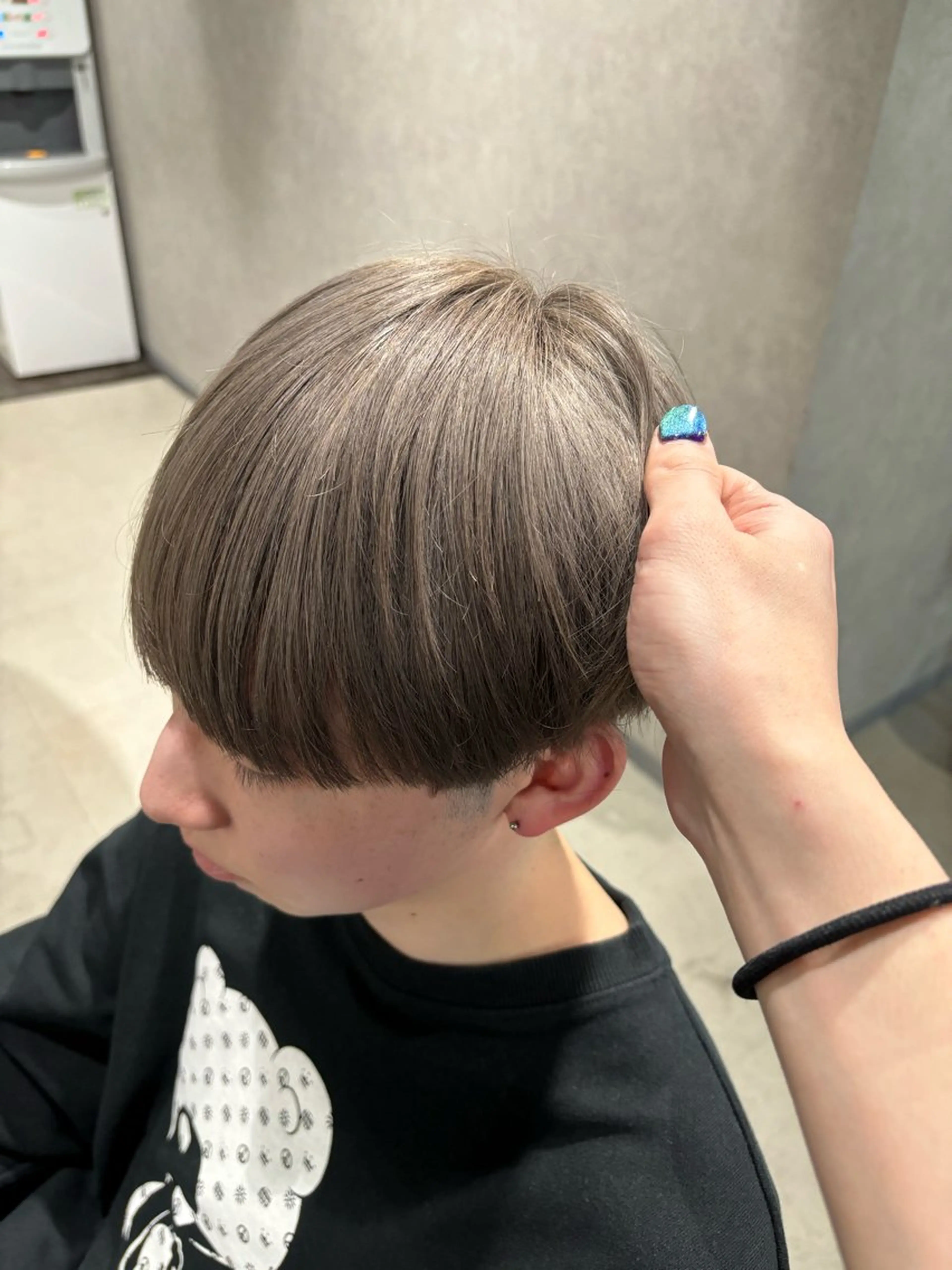 ショート カラー メンズ グレージュ シルバー シルバーグレージュ カット ヘアカラー トリートメント _WHITE / KENTOのヘアスタイル