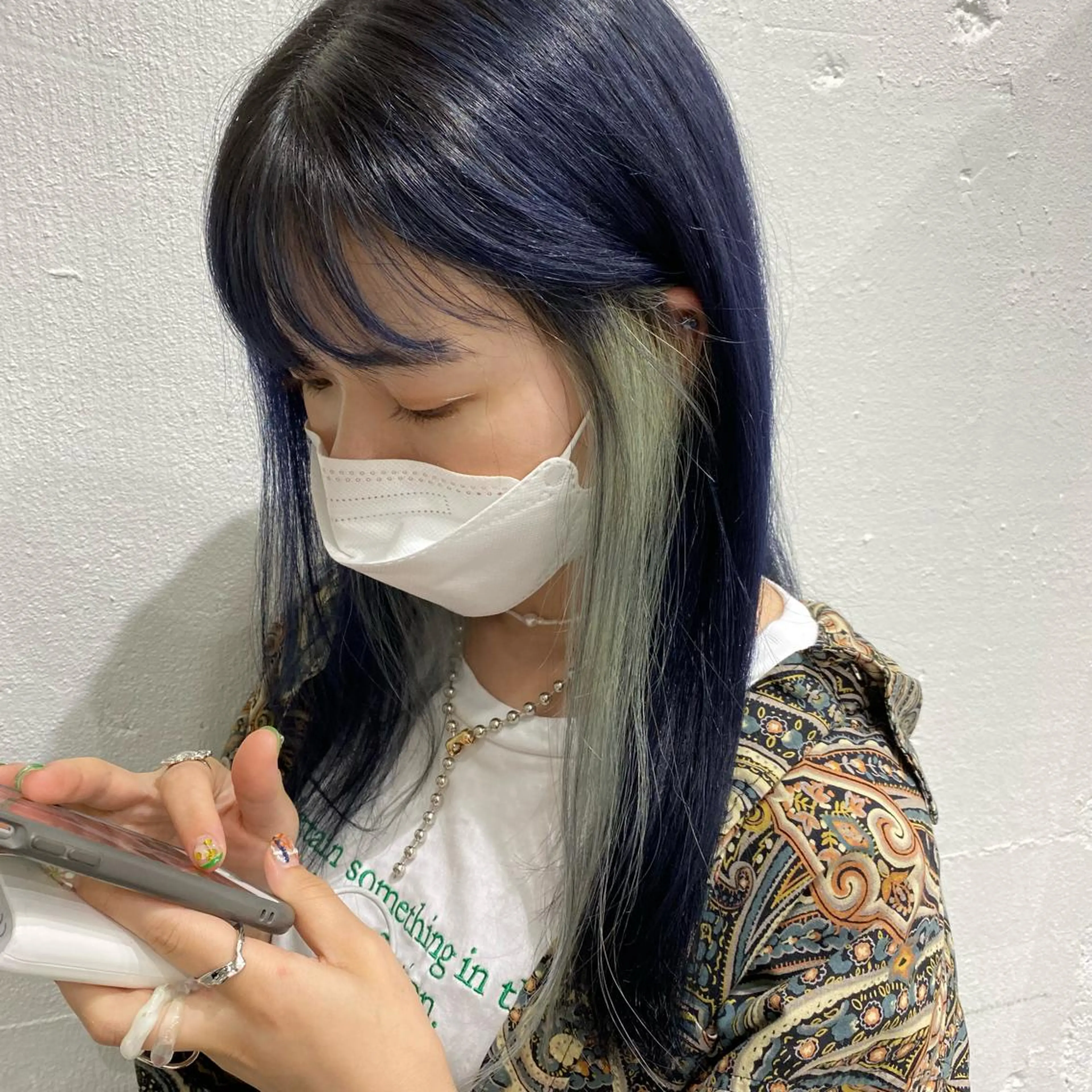 セミロング カラー ブルーカラー ネイビーカラー ヘアカラー トリートメント kai .のヘアスタイル