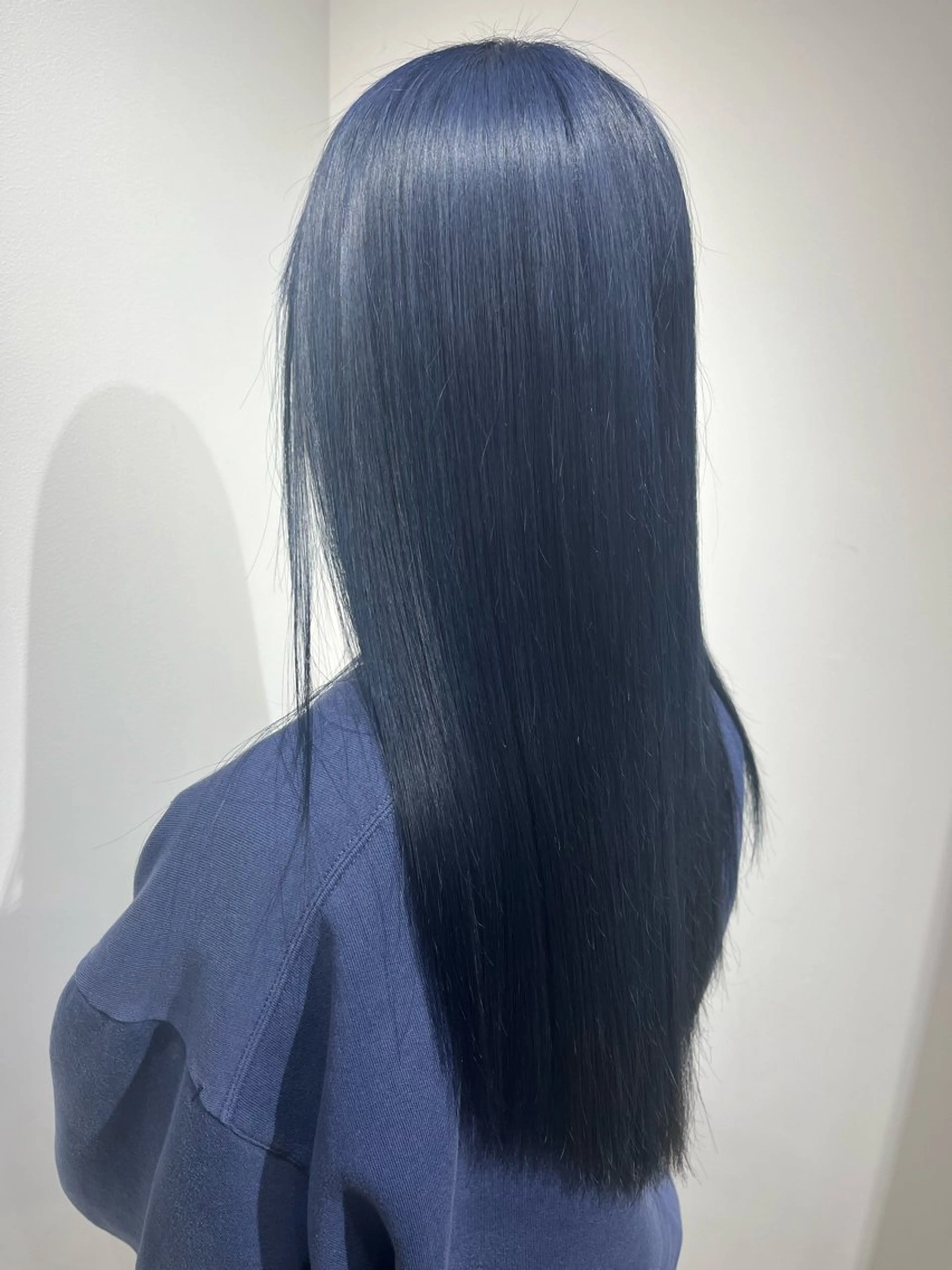 ロング カラー ブリーチ ブルーカラー ケアブリーチ ネイビーカラー トリートメント ヘアカラー ✨ カラーリストひろき✨のヘアスタイル