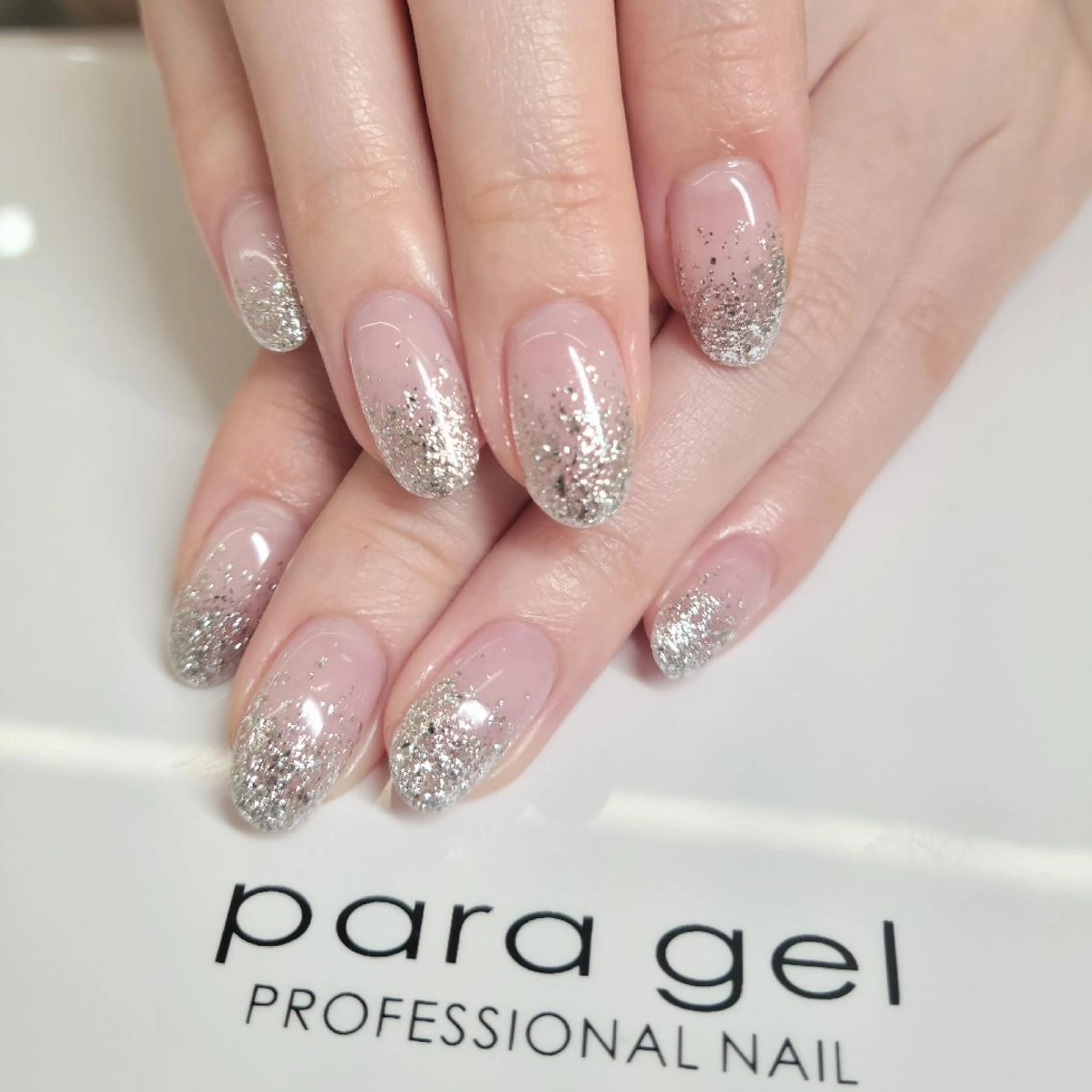 ネイル ジェルネイル グラデーション ラメ(グリッター) ラメグラデーション パラジェル WHITELY みどりのネイルデザイン