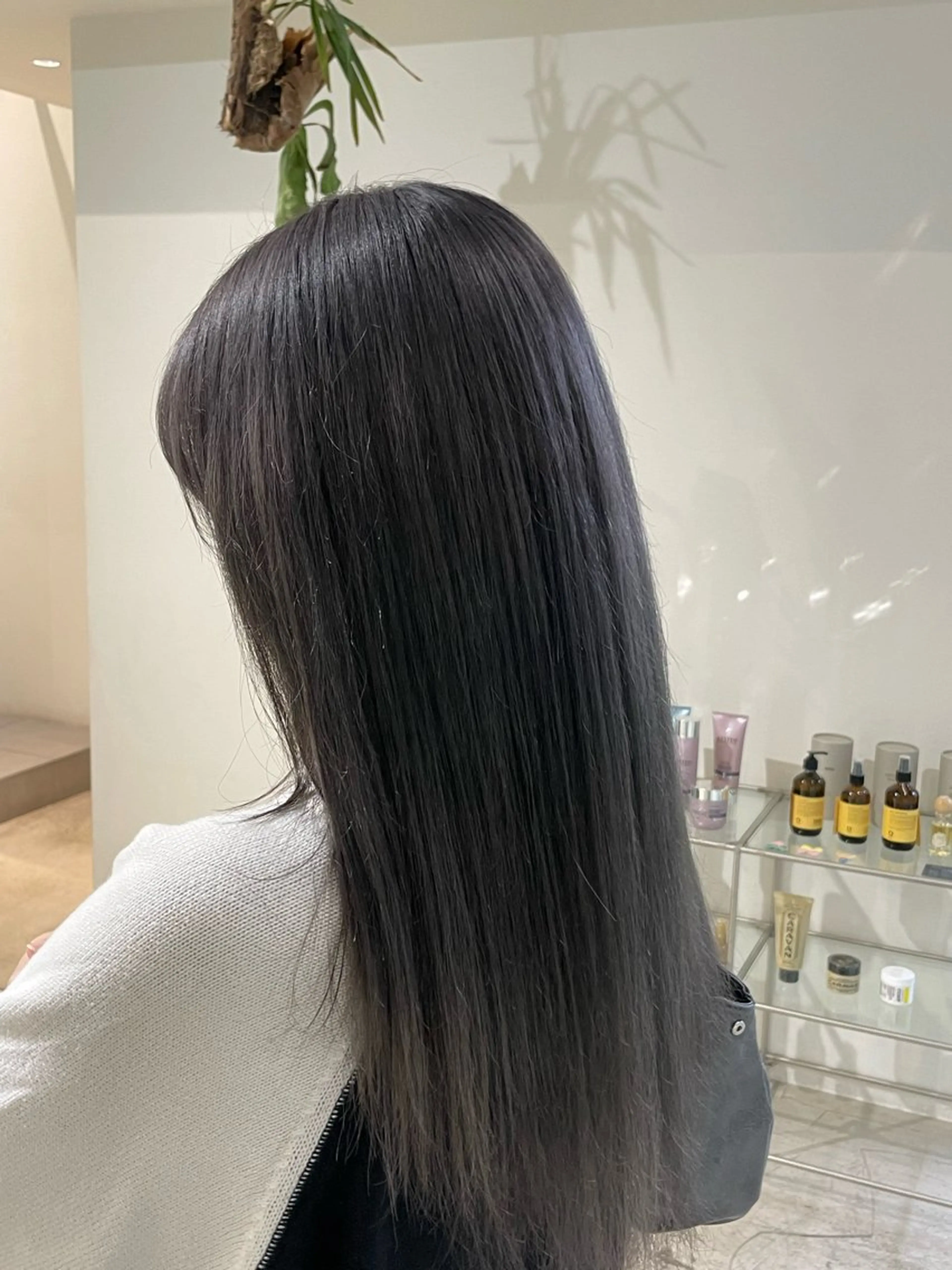ロング カラー グレージュ AmiLi Azusaのヘアスタイル