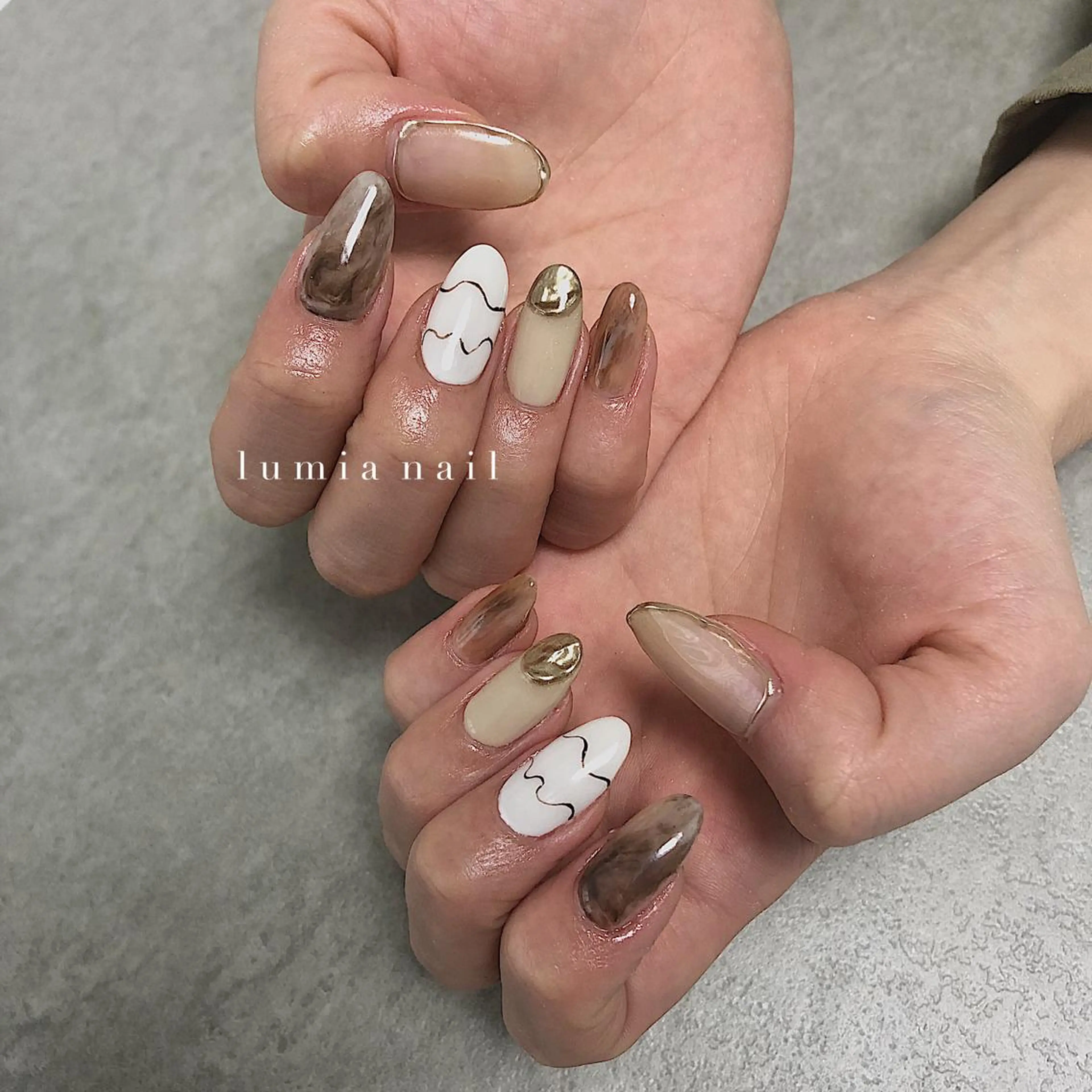 ネイル Rine 放出 (リネ)のネイルデザイン