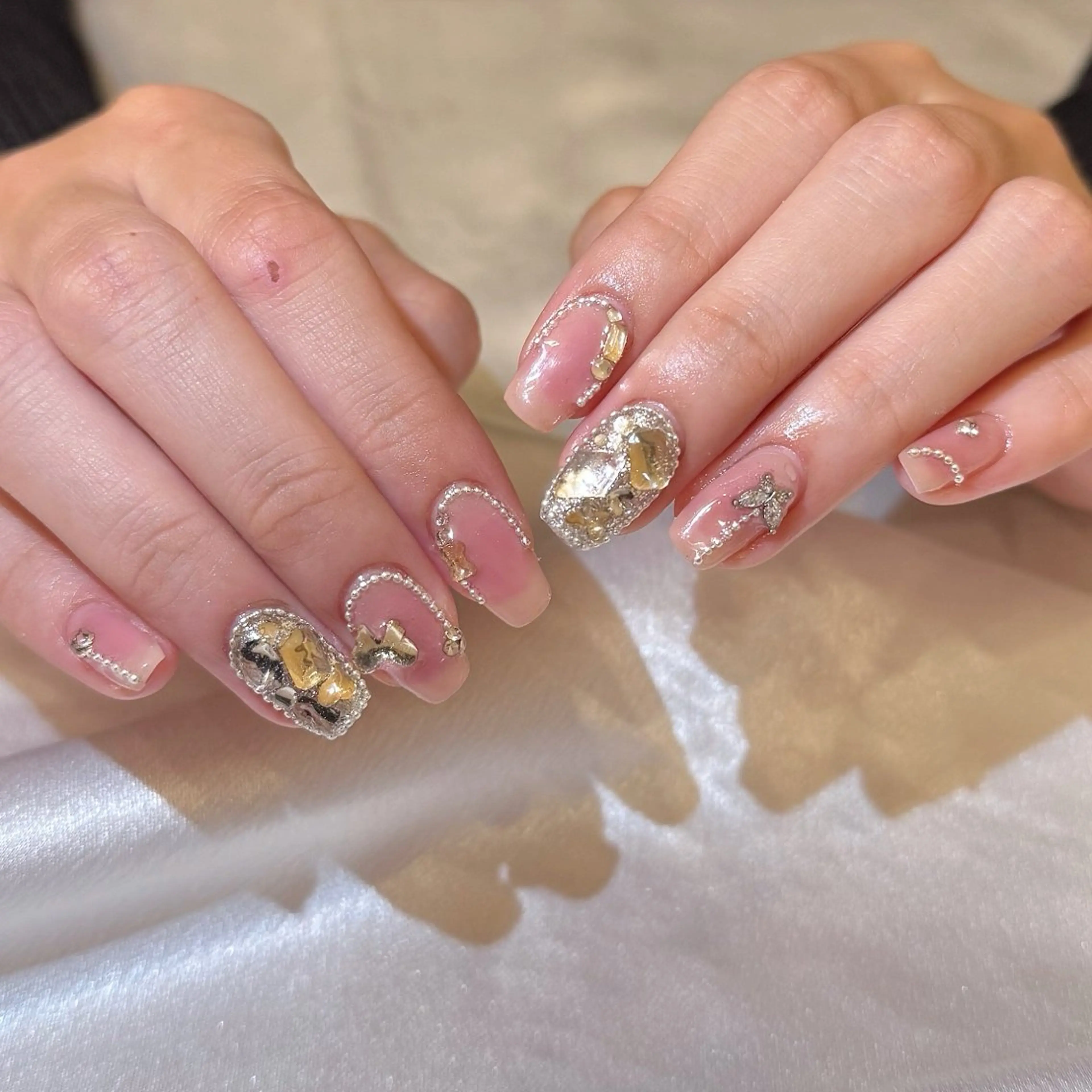 ネイル ハンドネイル シュシュ 🎀 girly nailのネイルデザイン