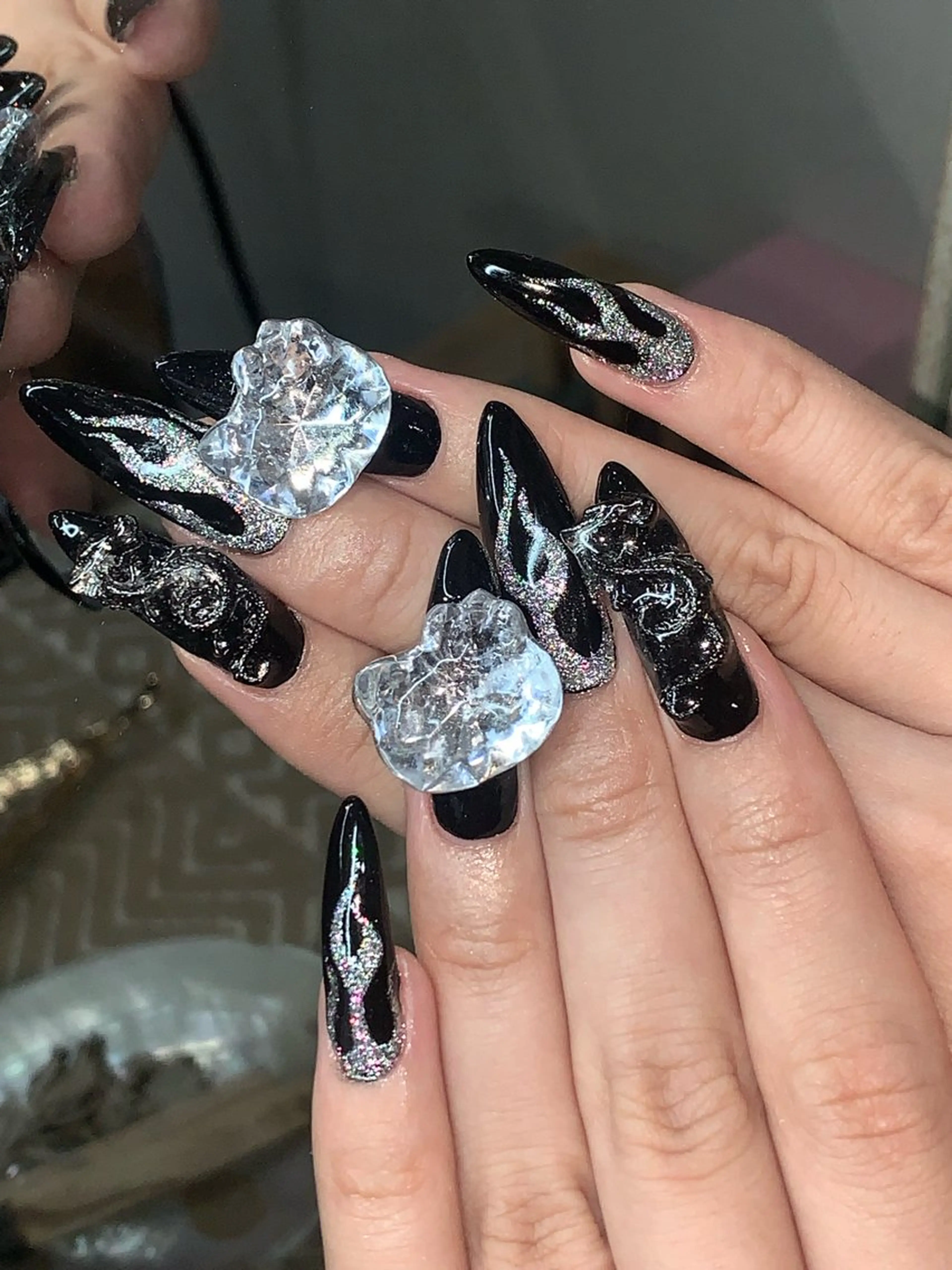 ネイル ハンドネイル さゆり￤推しキャラ ￤ロングネイル🩷のネイルデザイン