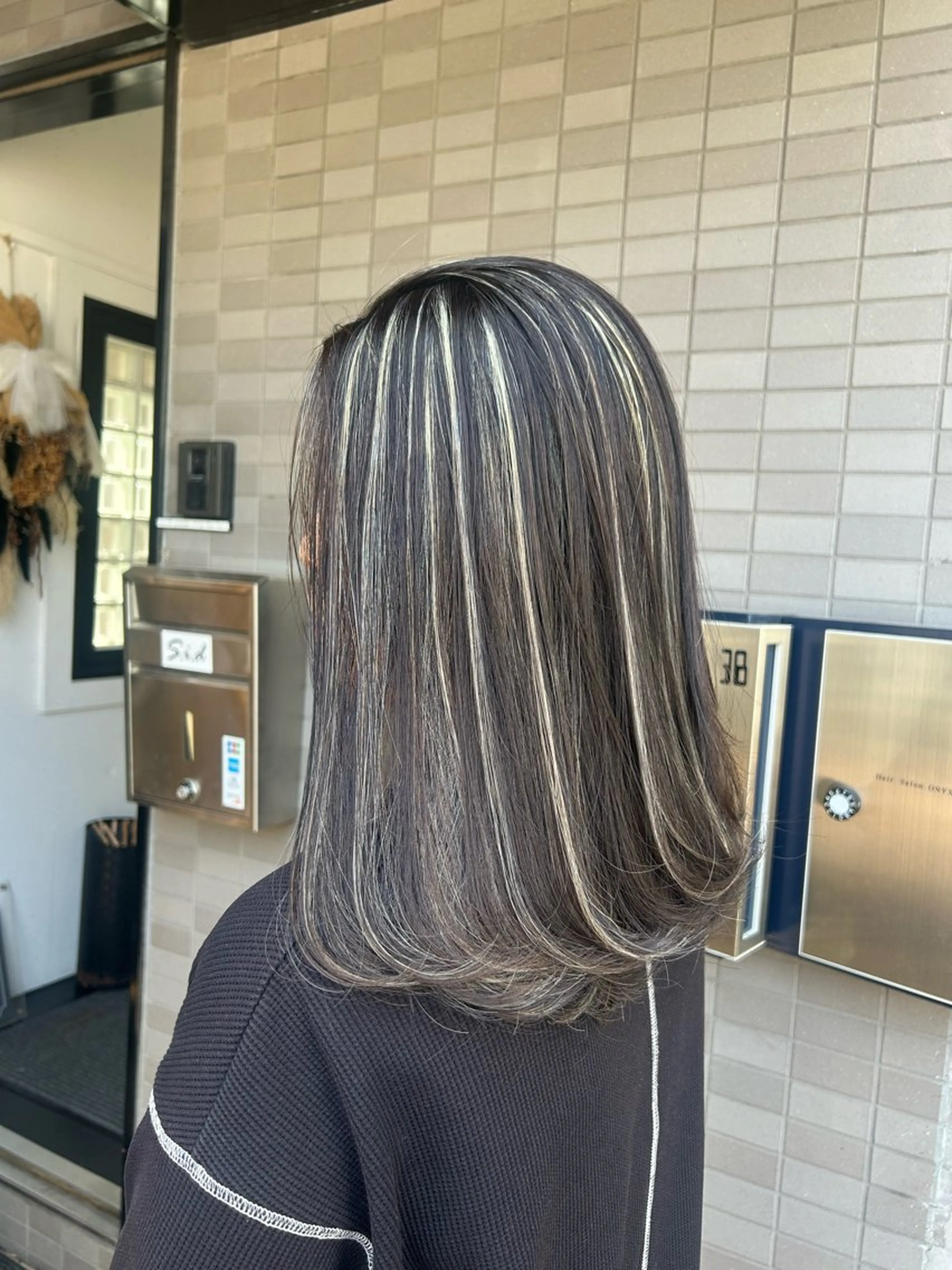 ロング カラー バレイヤージュ グレージュ ハイライトカラー ハイライト レイヤーカット カット ヘアカラー トリートメント 表参道/ハイライト バレイヤージュのヘアスタイル