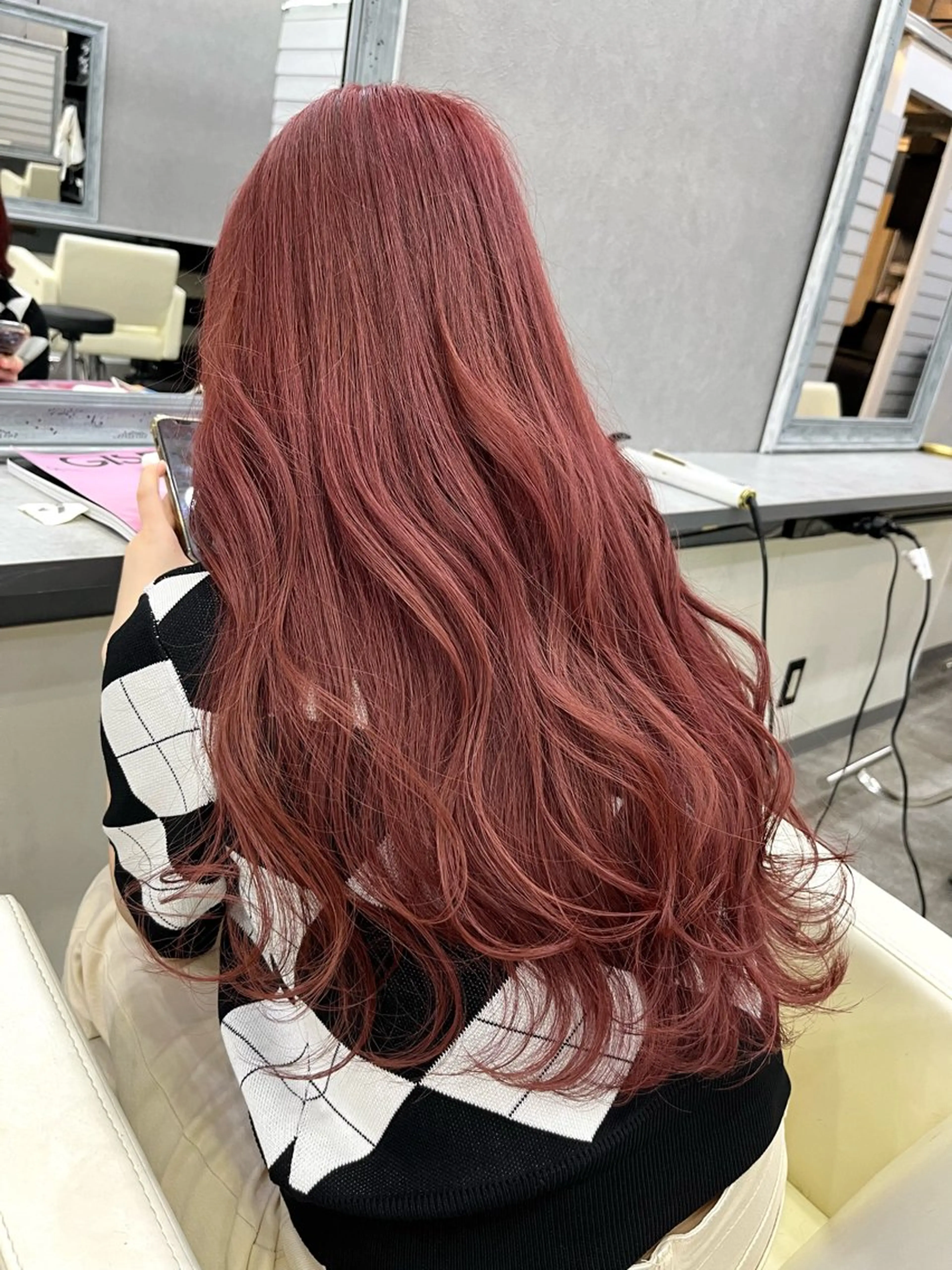 ロング カラー ベージュカラー ピンクカラー ピンクベージュ ヘアカラー トリートメント メンズパーマ ヘアカラー大成のヘアスタイル