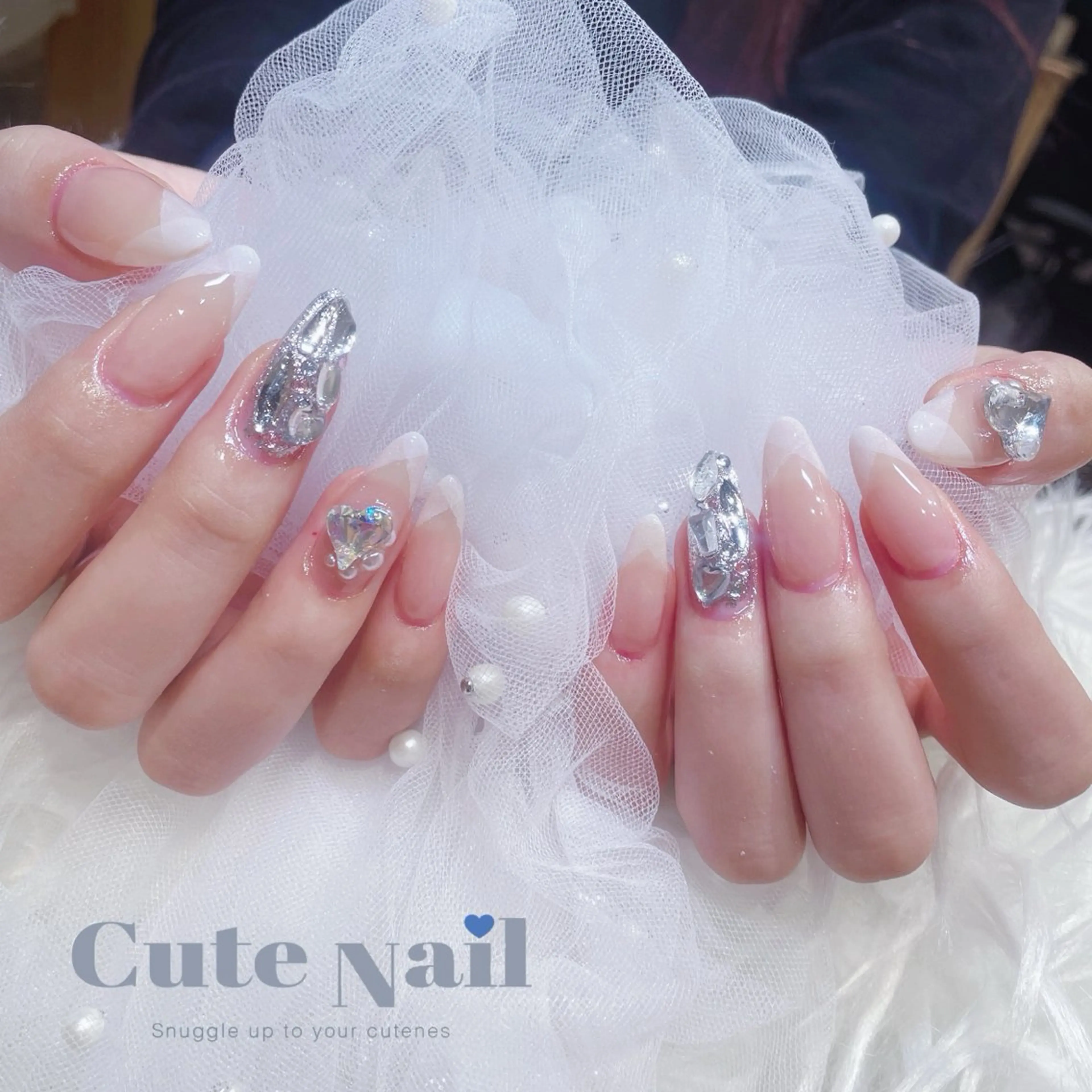 ネイル ️🫧もこ 艶感ネイル🫧のネイルデザイン