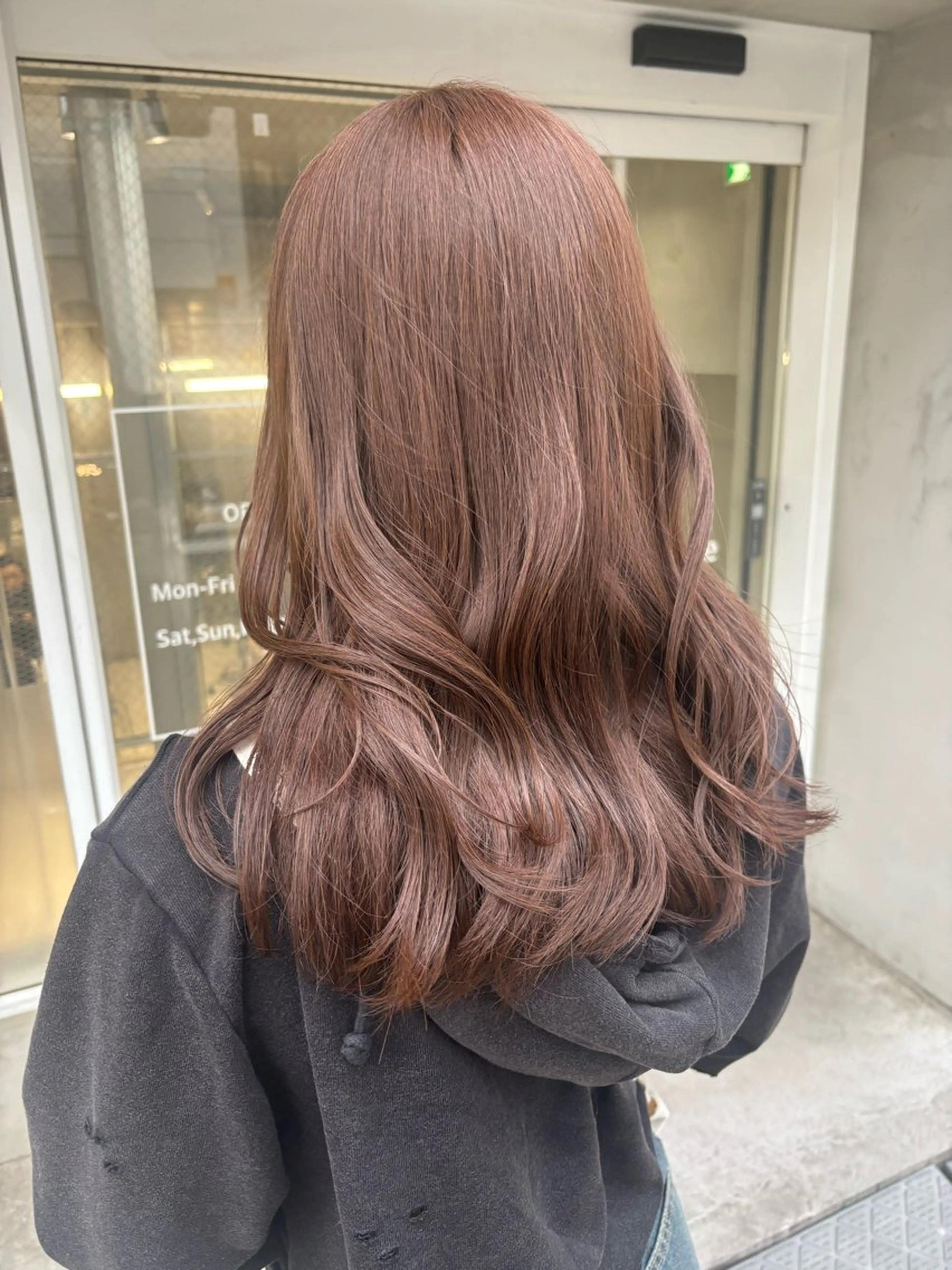 セミロング カラー ヘアカラー トリートメント 🧸ミルクティー／ 顔周りレイヤー/ミクのヘアスタイル