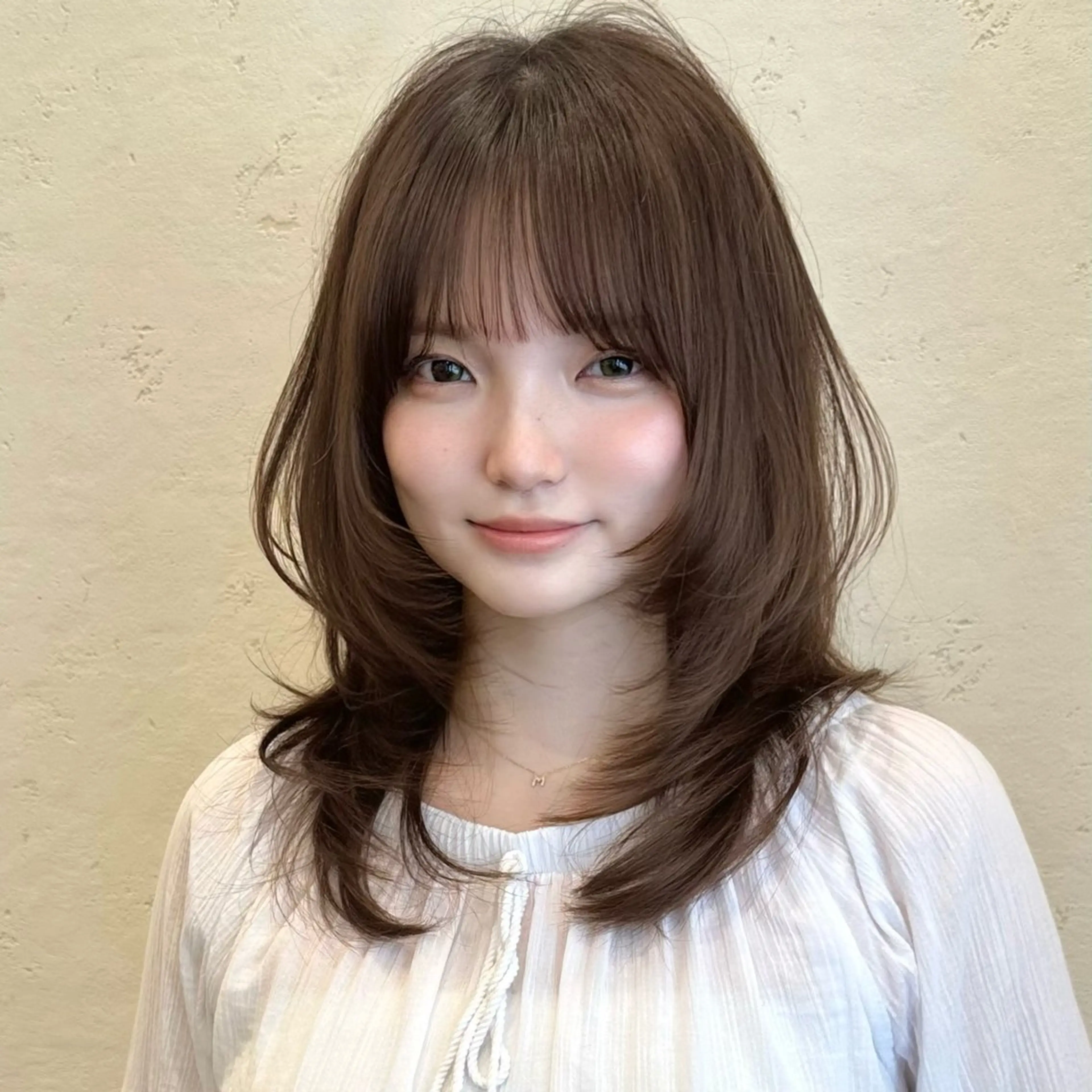 ミディアム カット ヘアカラー トリートメント 🌹ハッシュカット、 レイヤー韓国ヘア🌹のヘアスタイル