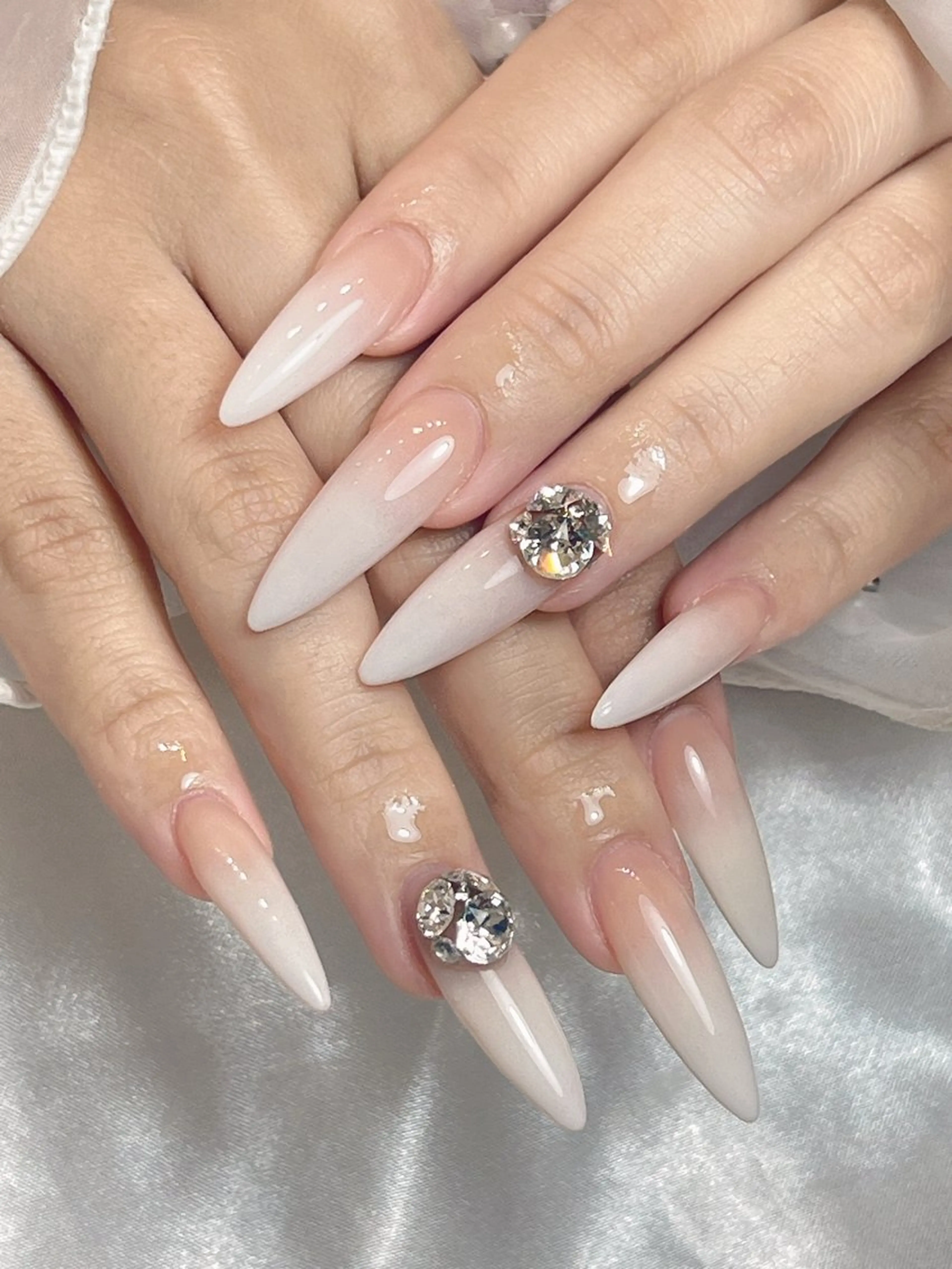 ネイル bijou nails　蓮のネイルデザイン