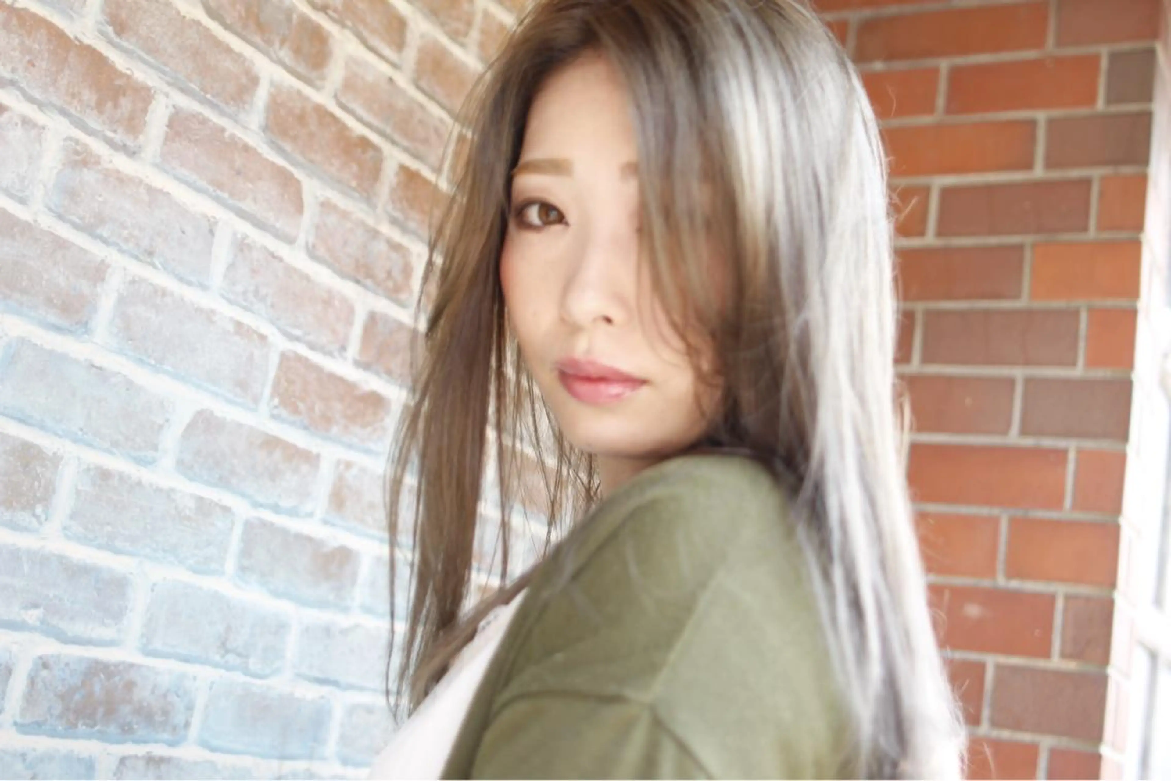 ロング カラー ベージュカラー 松田 由貴のヘアスタイル
