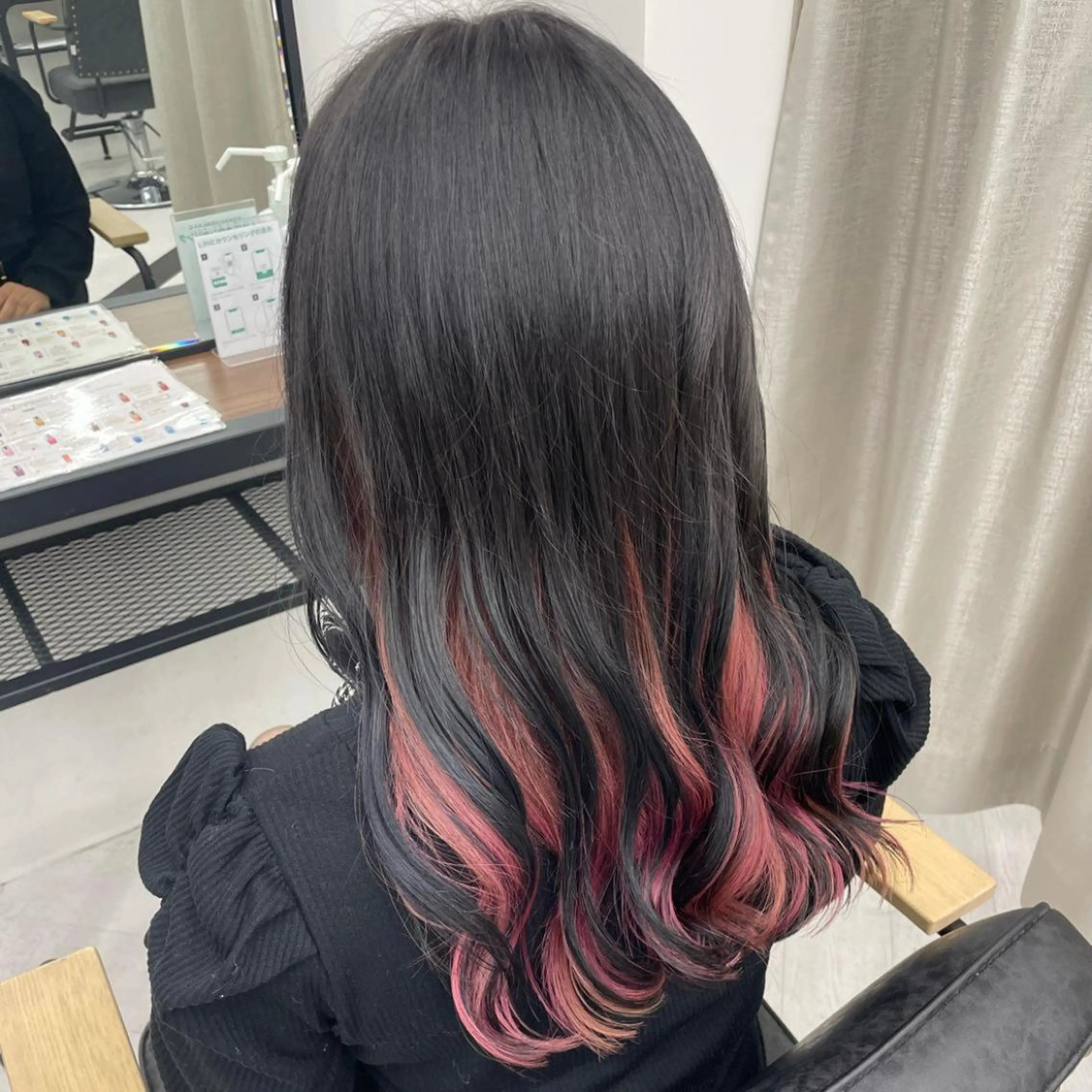 ショート カラー パーマ ヘアアレンジ メンズ キッズ ネイル マツエク・マツパ アイブロウ ピンクカラー カラーマツエク ピンク mona/ ストレートスタイル✨のヘアスタイル