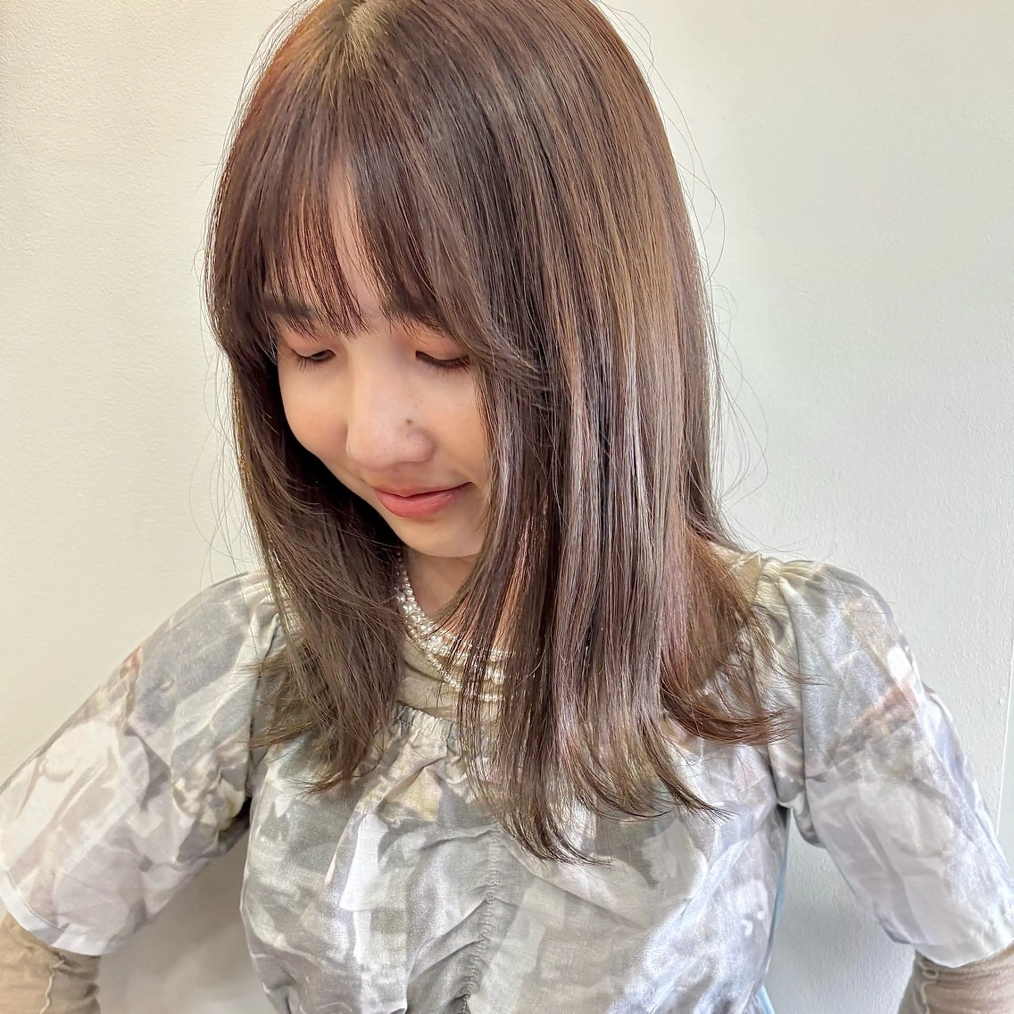 ミディアム カラー ベージュカラー ブリーチ ブリーチなしカラー カット ヘアカラー トリートメント 縮毛矯正×髪質改善 /透明感カラー/熊川のヘアスタイル