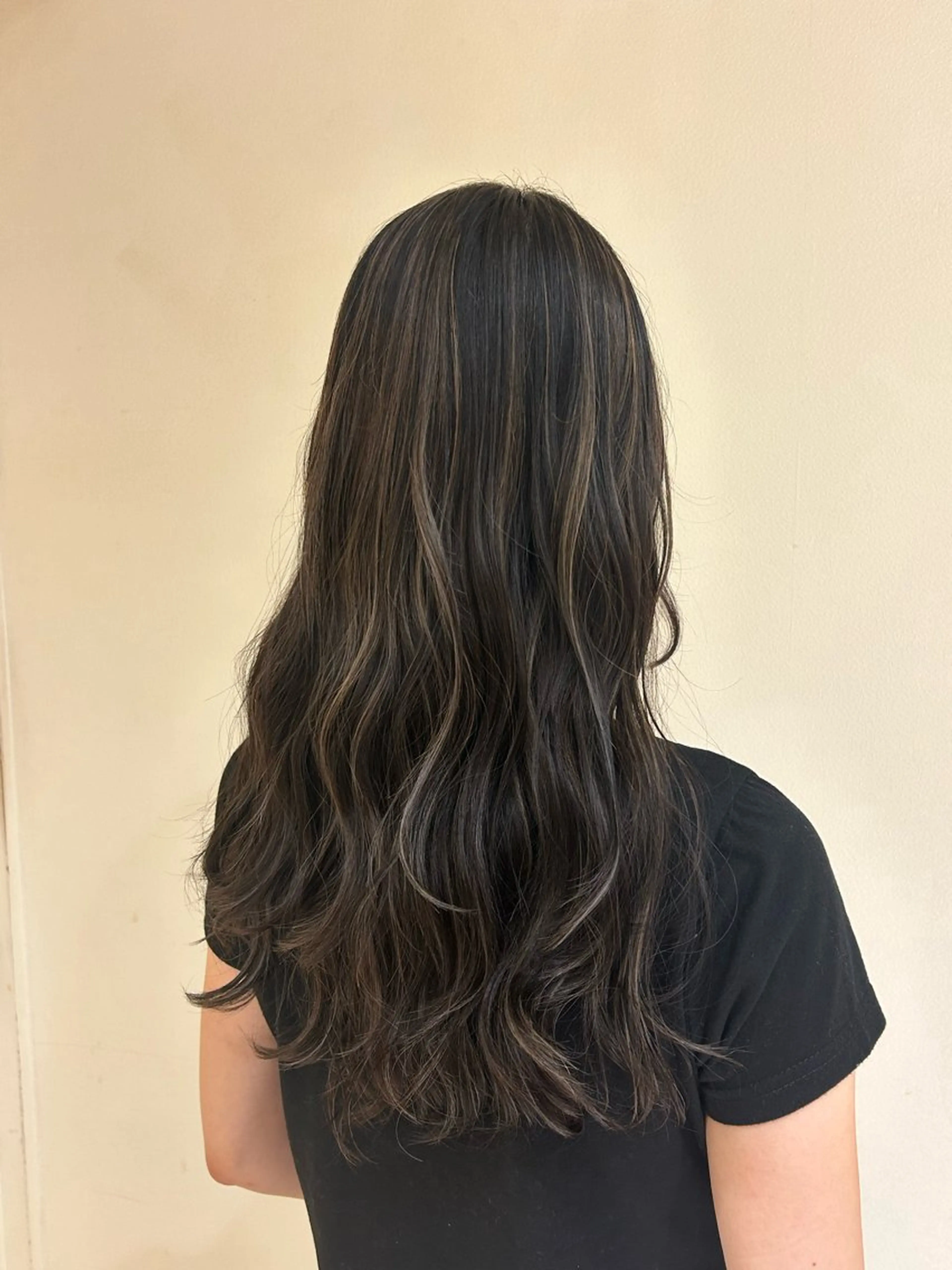 ロング カラー ハイライトカラー ハイライト レイヤーカット 宮崎 妃楠のヘアスタイル