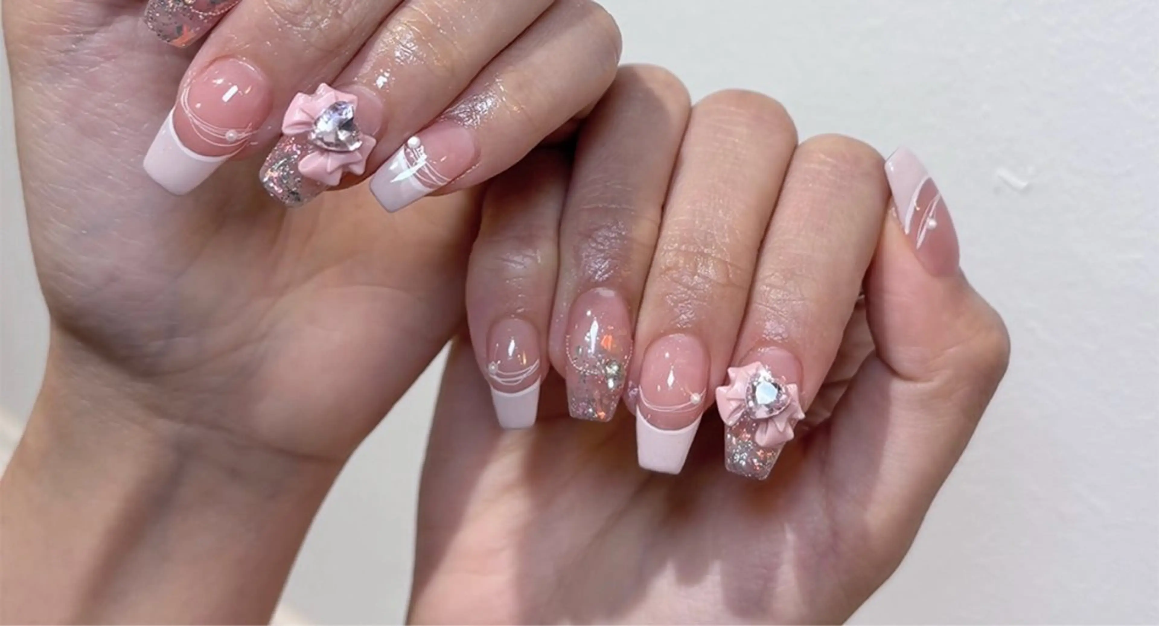 ネイル アートネイル オーロラネイル チークネイル フレンチネイル ガラスフレンチ ハンドネイル 🎀YooLi Nail salonのネイルデザイン