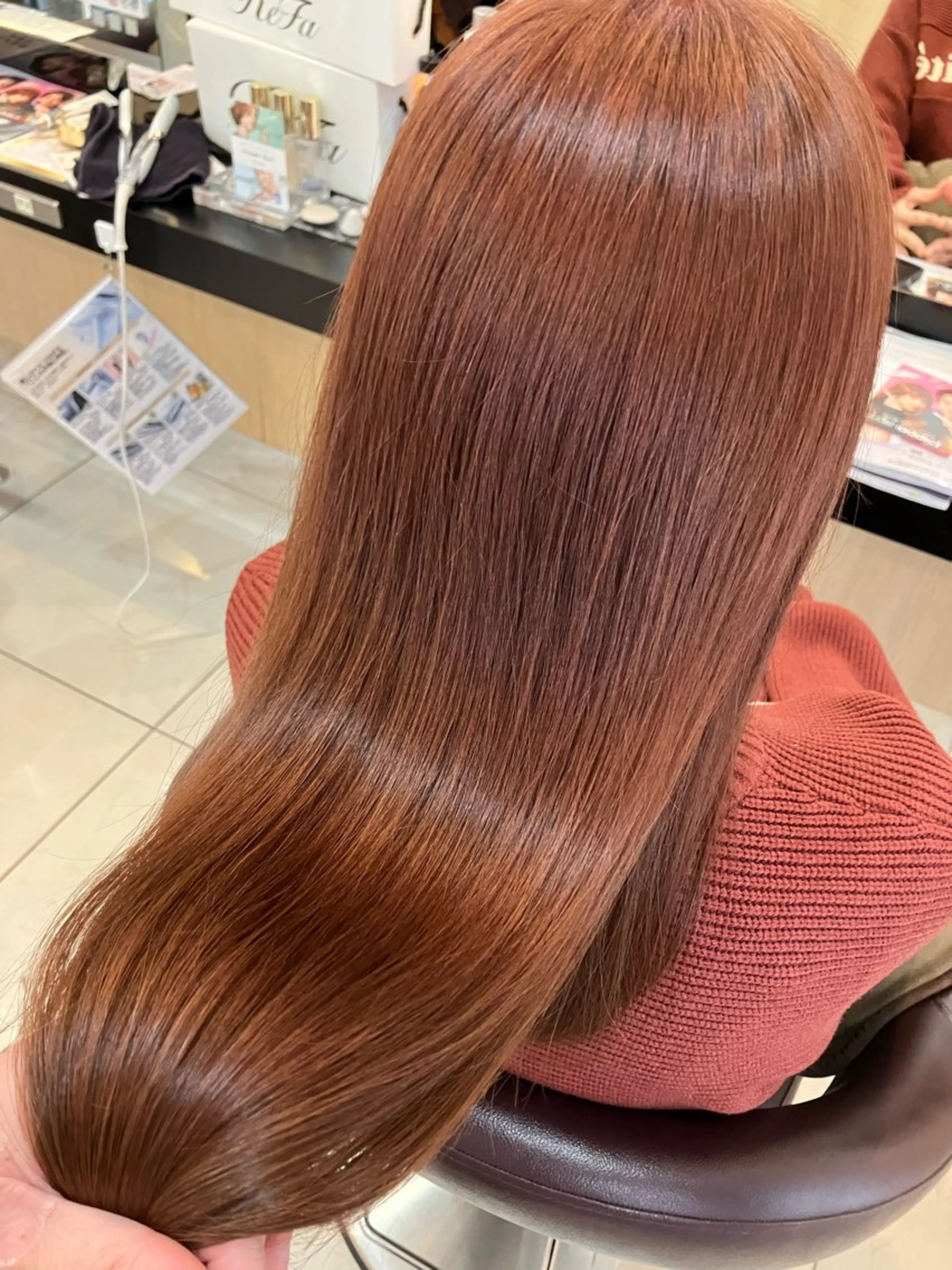 セミロング カット ヘアカラー yukari 艶髪ヘアのヘアスタイル