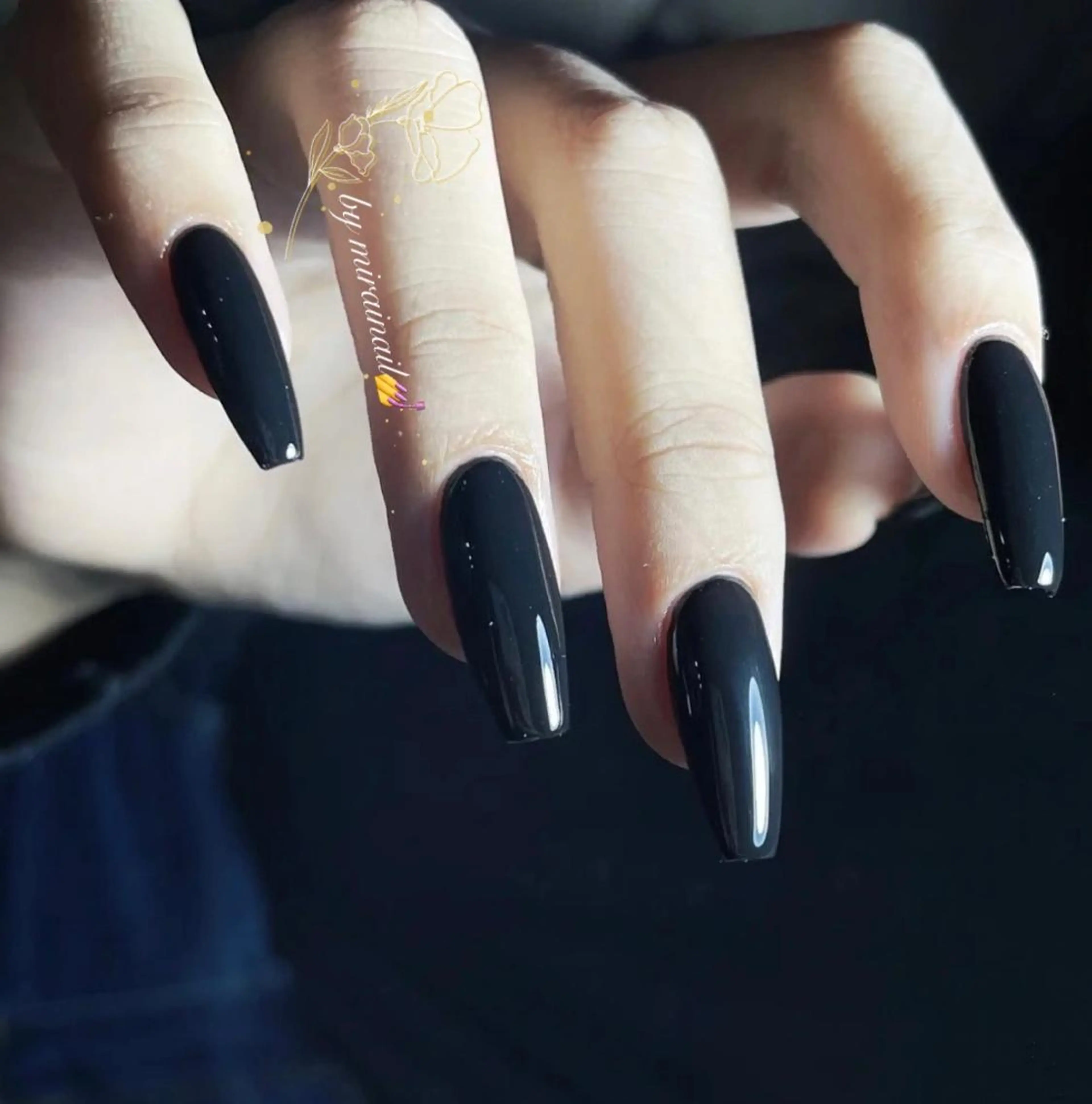 ネイル ハンドネイル ネイルサロン 9Carats神田のネイルデザイン