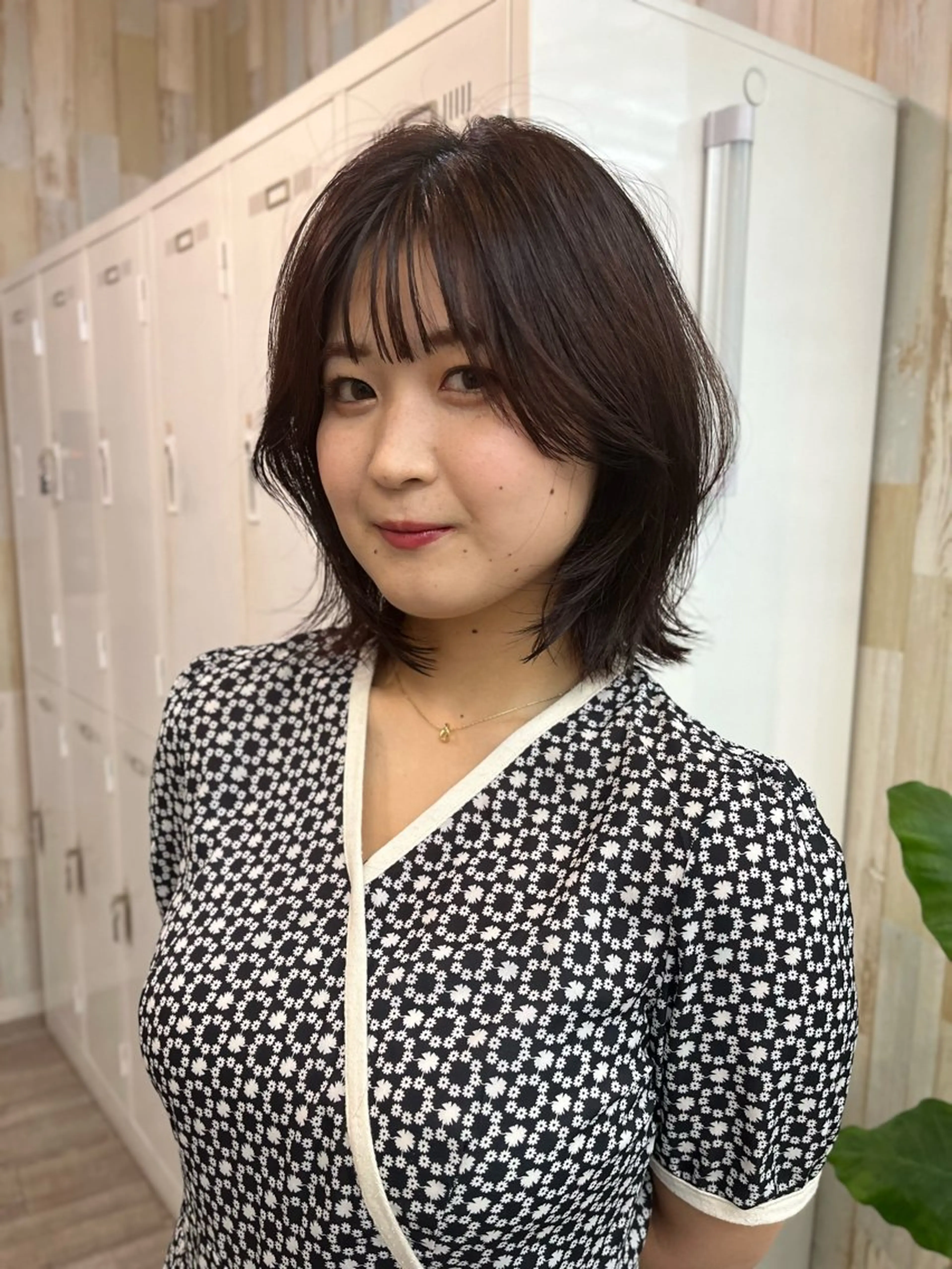 ミディアム カラー パーマ ヘアアレンジ ブリーチ ボルドーカラー ブリーチなしカラー ボブ 外ハネヘア 二ヶ月綺麗が続くレ イヤー/星野六三四のヘアスタイル