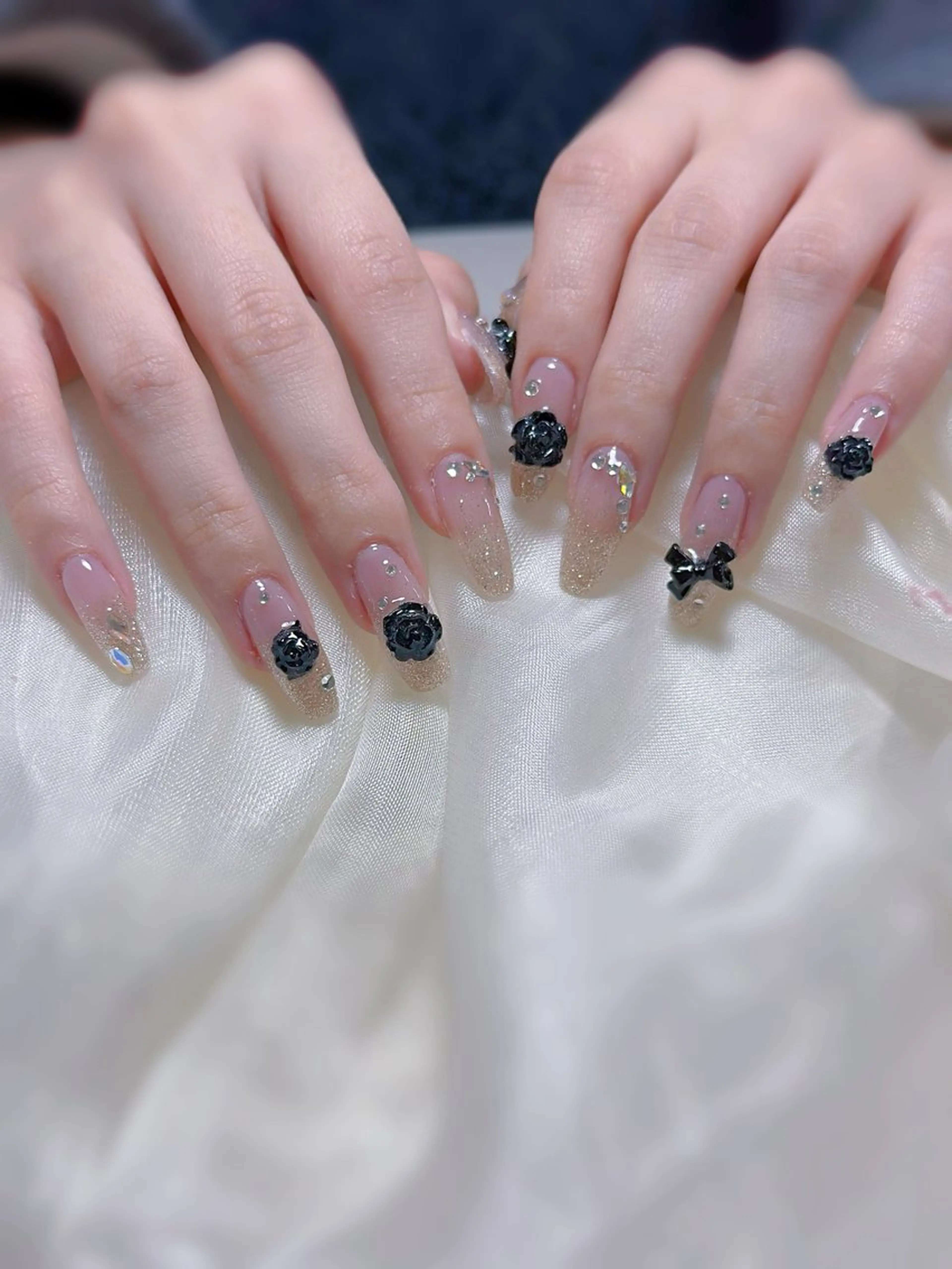 ネイル 持ち込み ハンドネイル Maggie nailクロのネイルデザイン