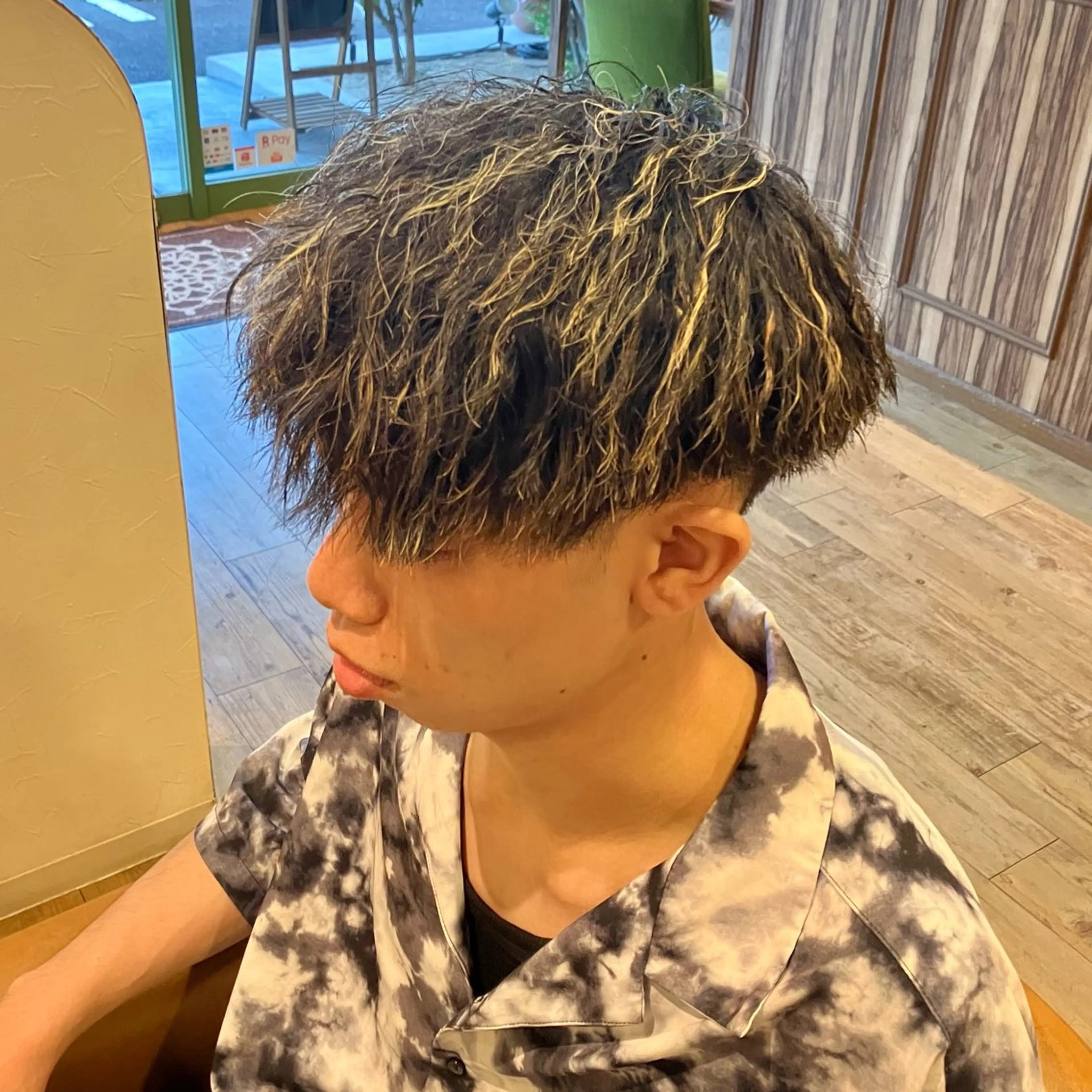 ショート パーマ メンズ メンズハイライト メンズパーマ メンズツイストパーマ ハイライト ツイストパーマ カット パーマ hair make an nico(ヘアーメイクアンニコ)所属・森田 研司のヘアスタイル