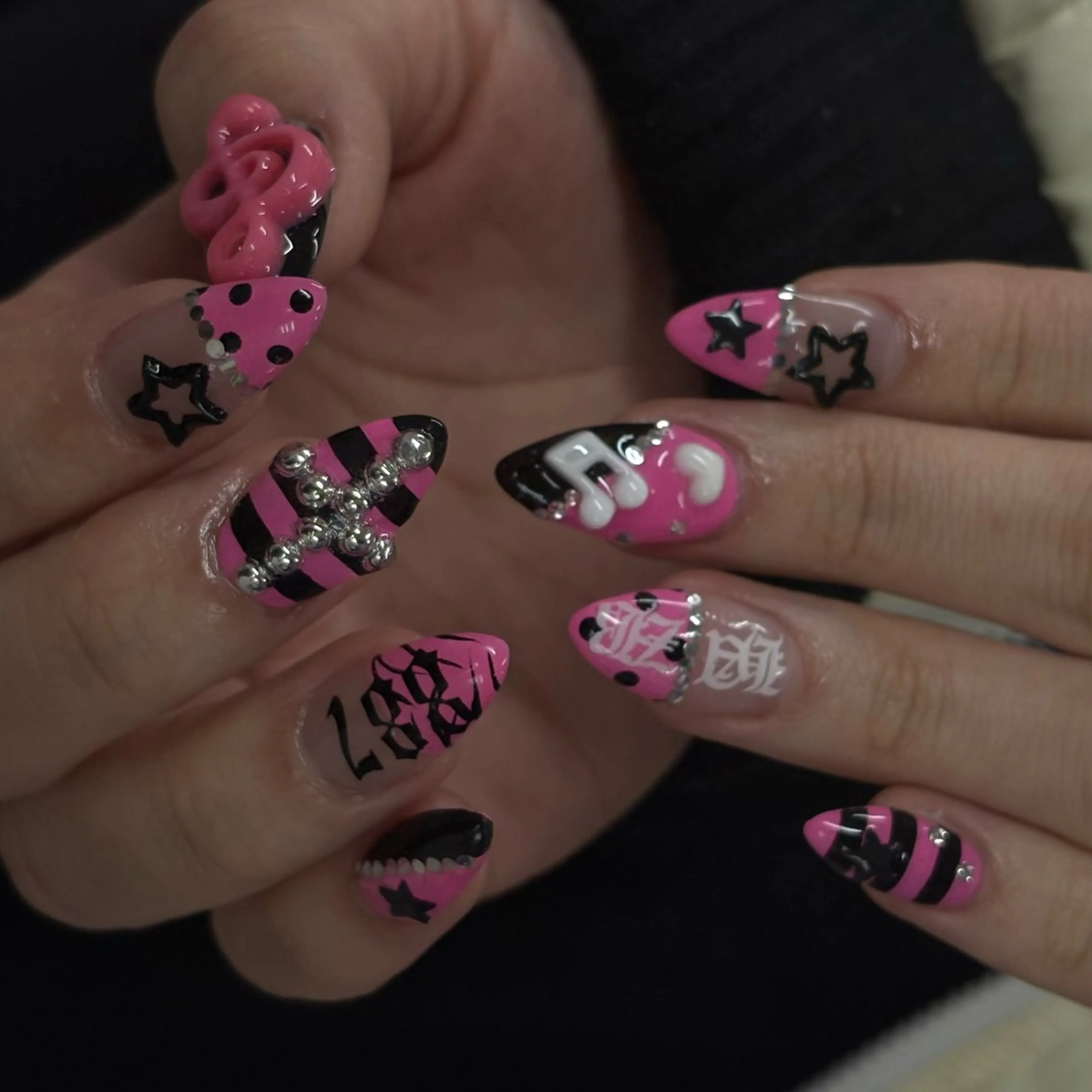 ネイル ハンドネイル フットネイル yuri / 個性派nailのネイルデザイン