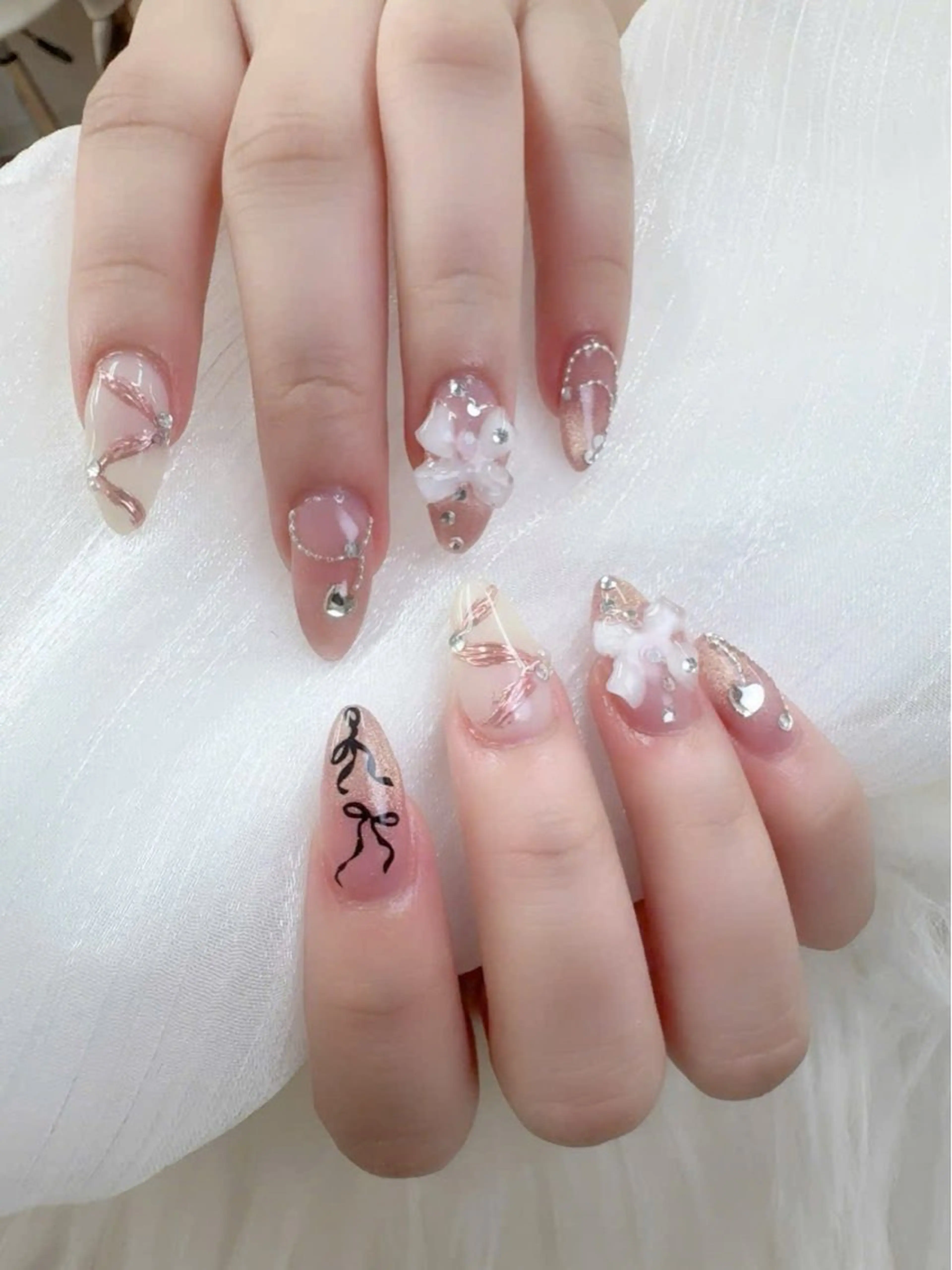 ネイル フレンチネイル 韓国ネイル マグネットネイル ニュアンスネイル オフィスネイル ハンドネイル ハンドケア Hara Nail 【パラジェル使用】のネイルデザイン