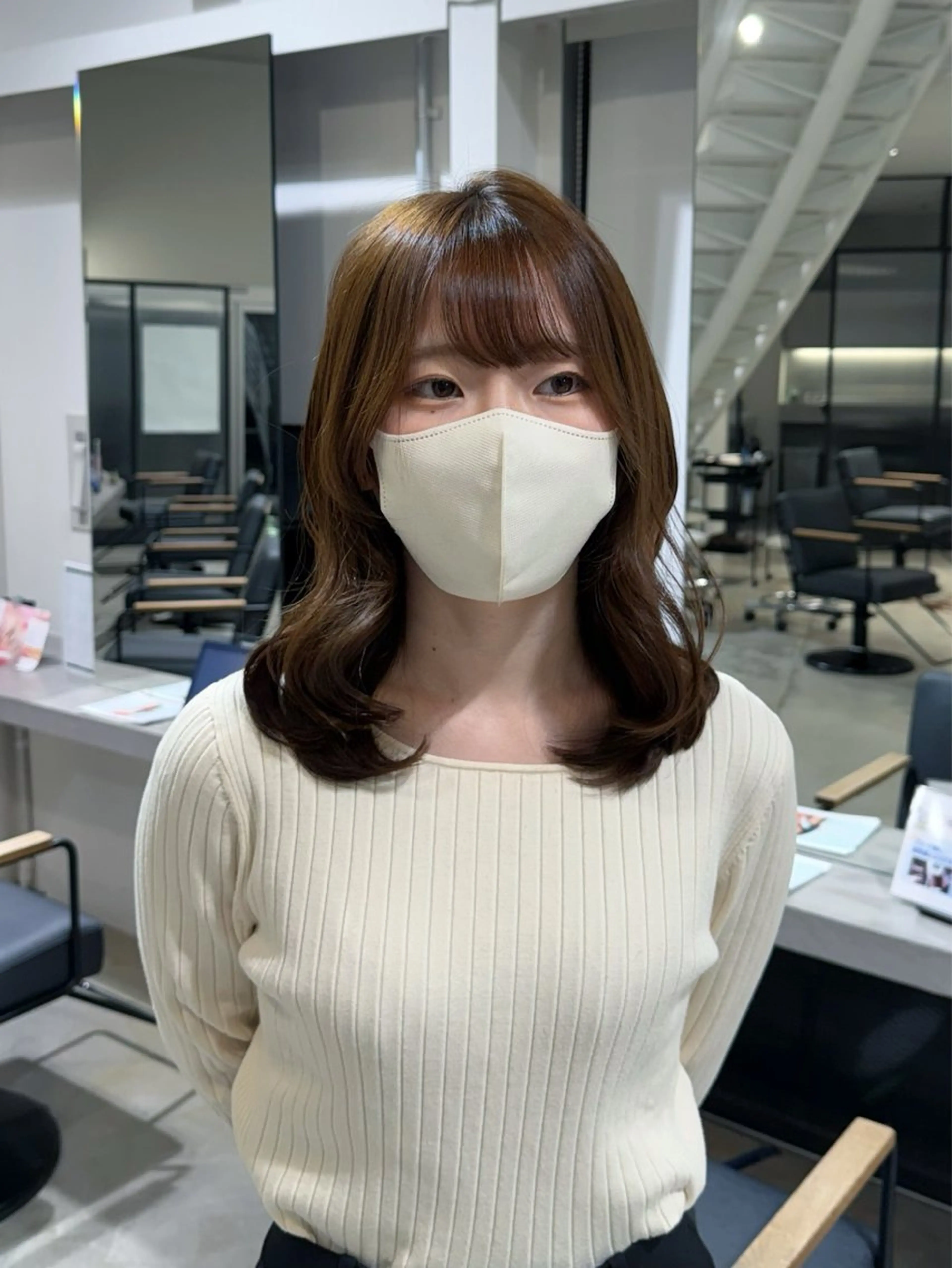 セミロング カラー 韓国ヘア/透明感カラ ー/メンズレディースのヘアスタイル