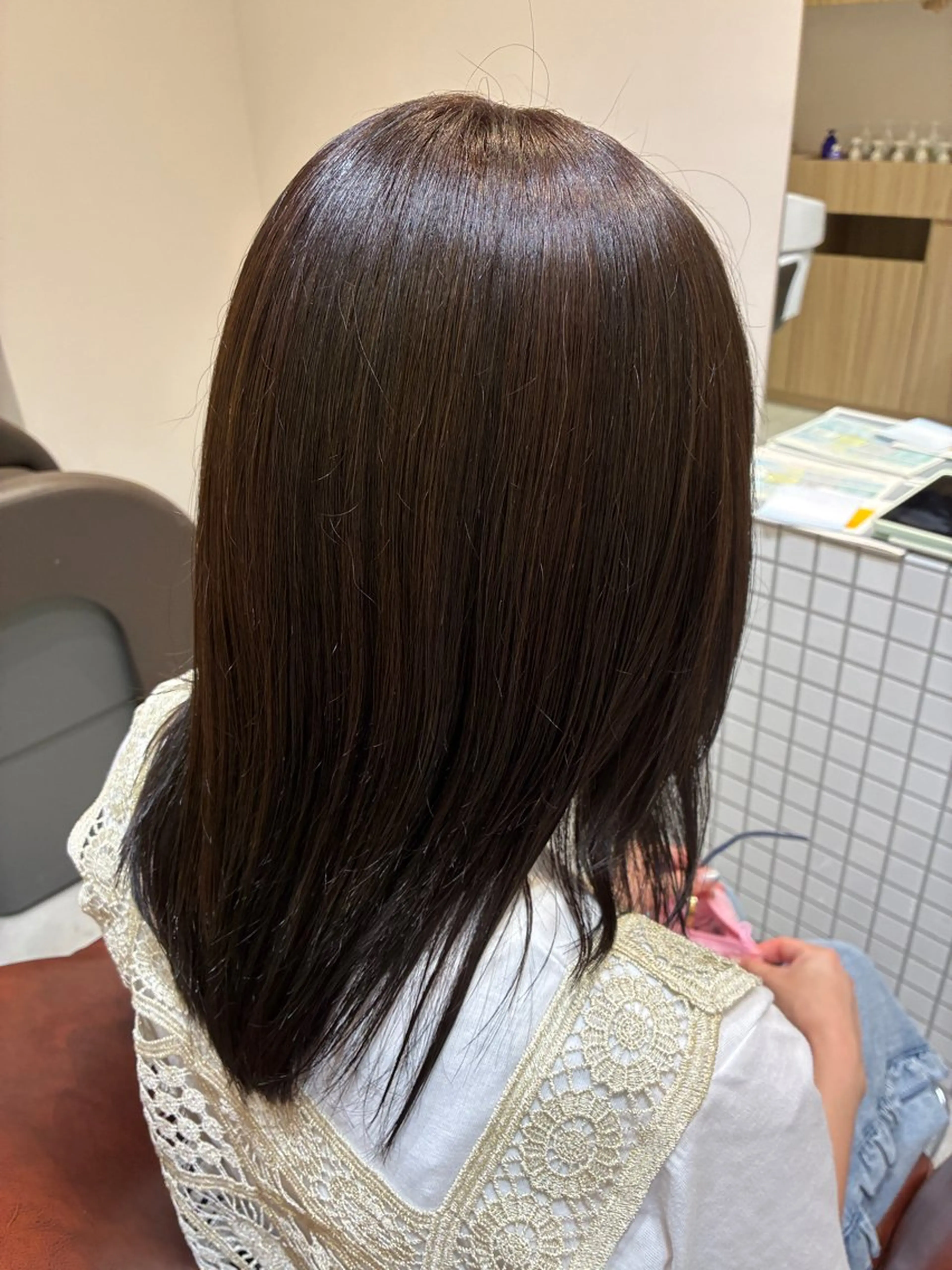 セミロング 手嶌 彩乃のヘアスタイル
