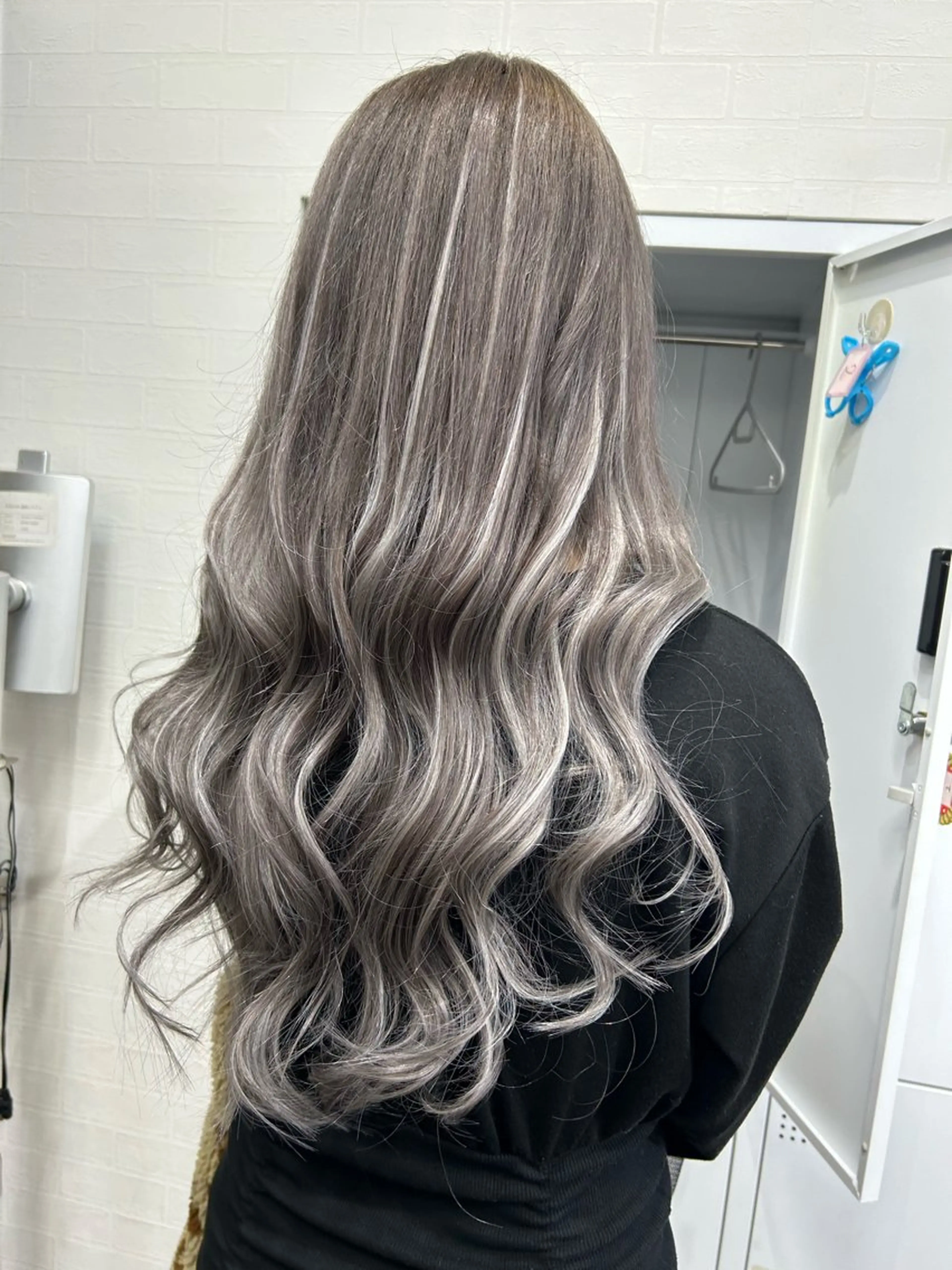 ロング カラー ハイライトカラー エクステ ハイライト カット ヘアカラー エクステ 🌸U-topia 🌸伊藤穂乃花🌸のヘアスタイル