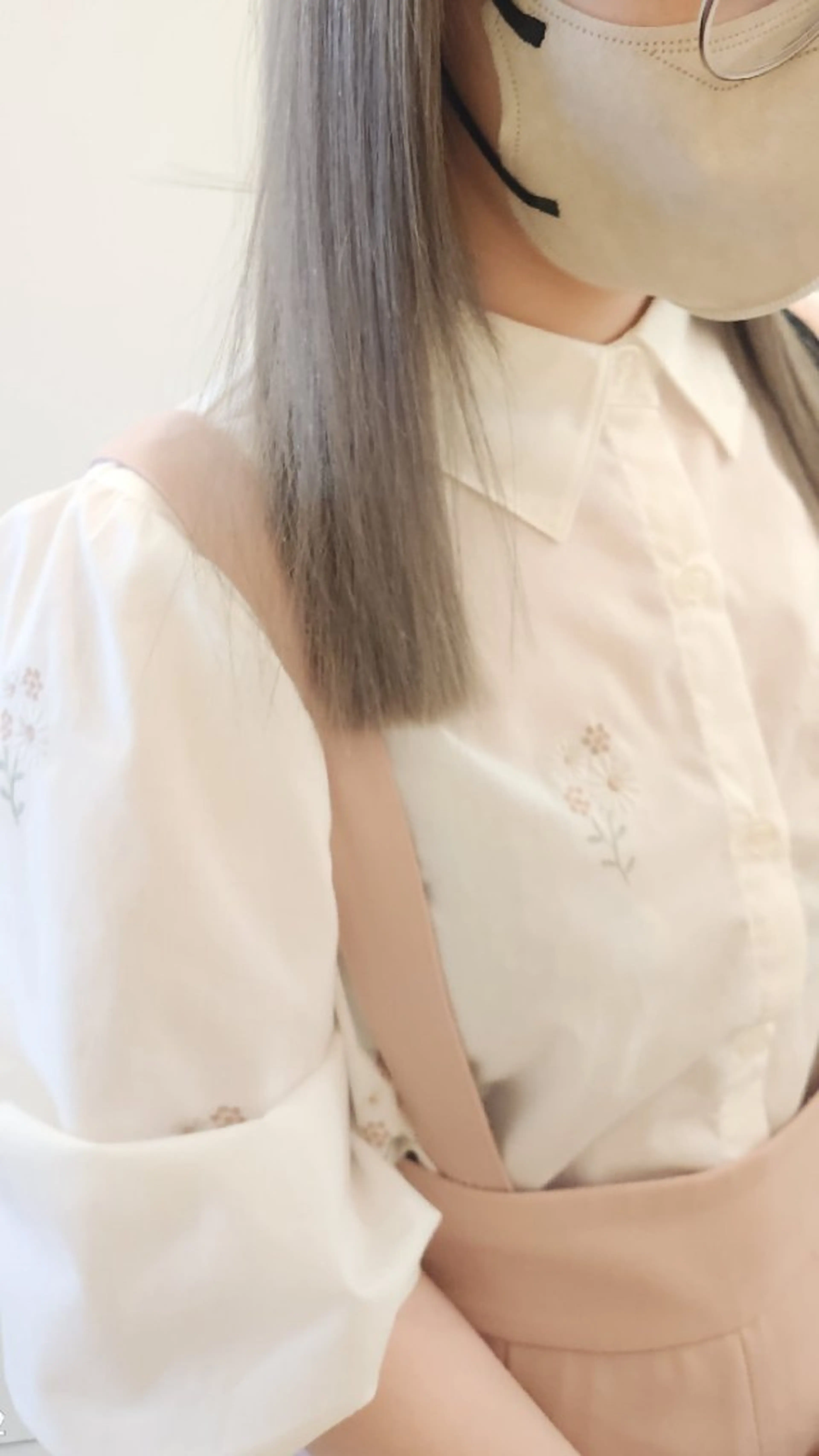 ミディアム カラー ブリーチ グレージュ ヘアカラー トリートメント Era Hatsuneのヘアスタイル