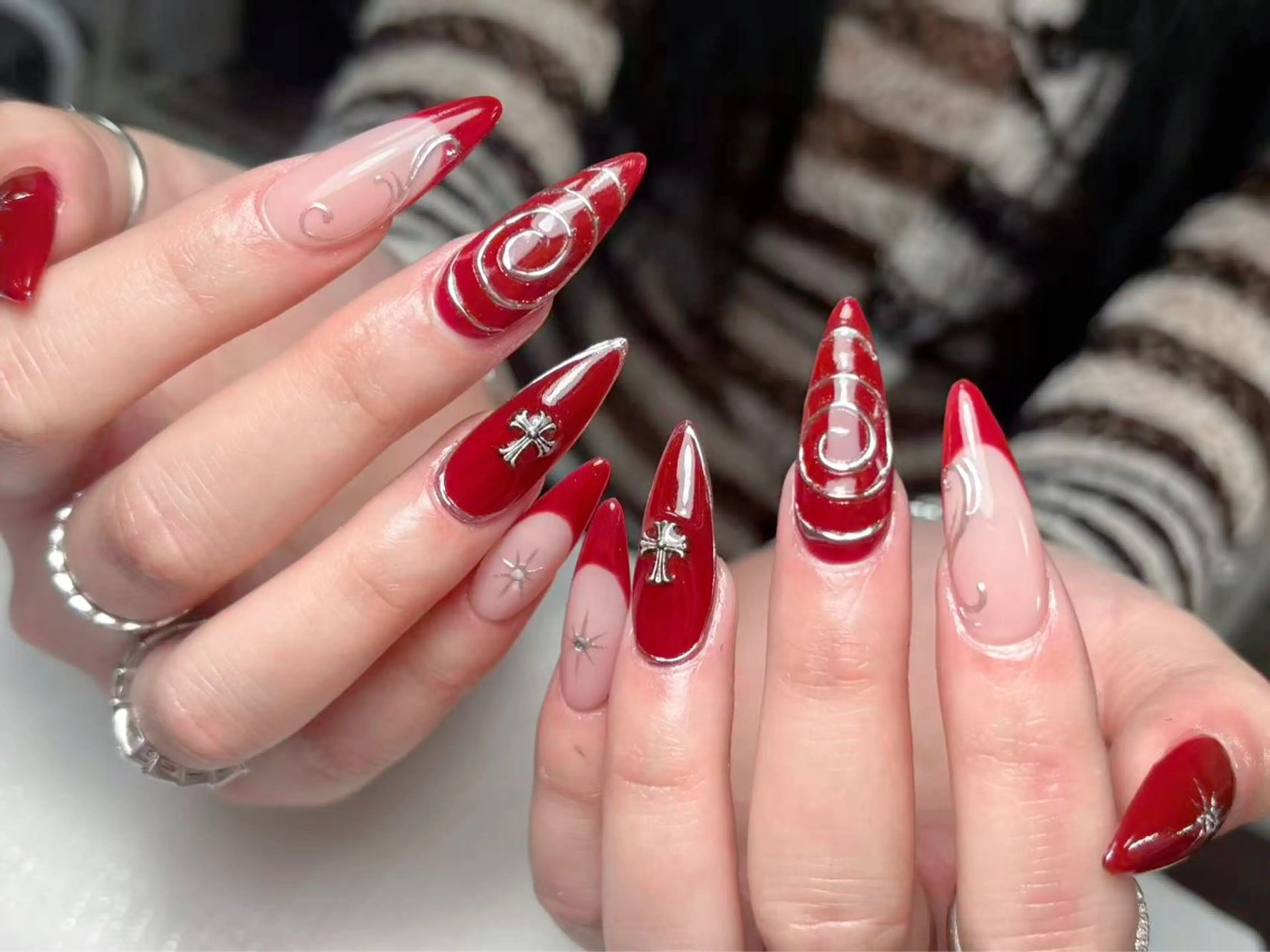 ネイル フラッシュネイル フレンチネイル グラデーション ラメ(グリッター) ネイルチップ ハンドネイル ハンドケア 小林 凛のネイルデザイン