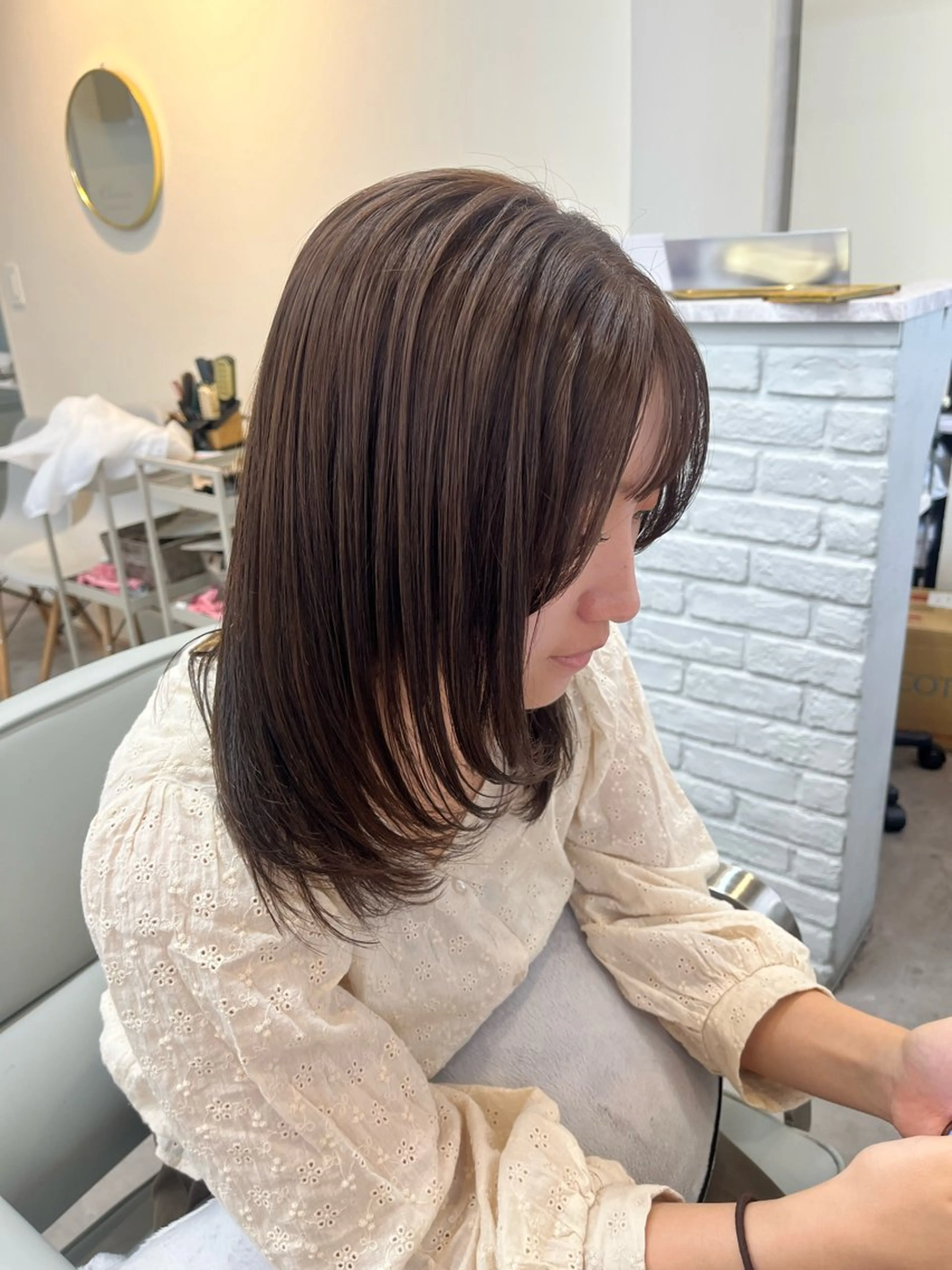 ミディアム カラー グレージュ カット ヘアカラー トリートメント 佐藤 瑚碧のヘアスタイル