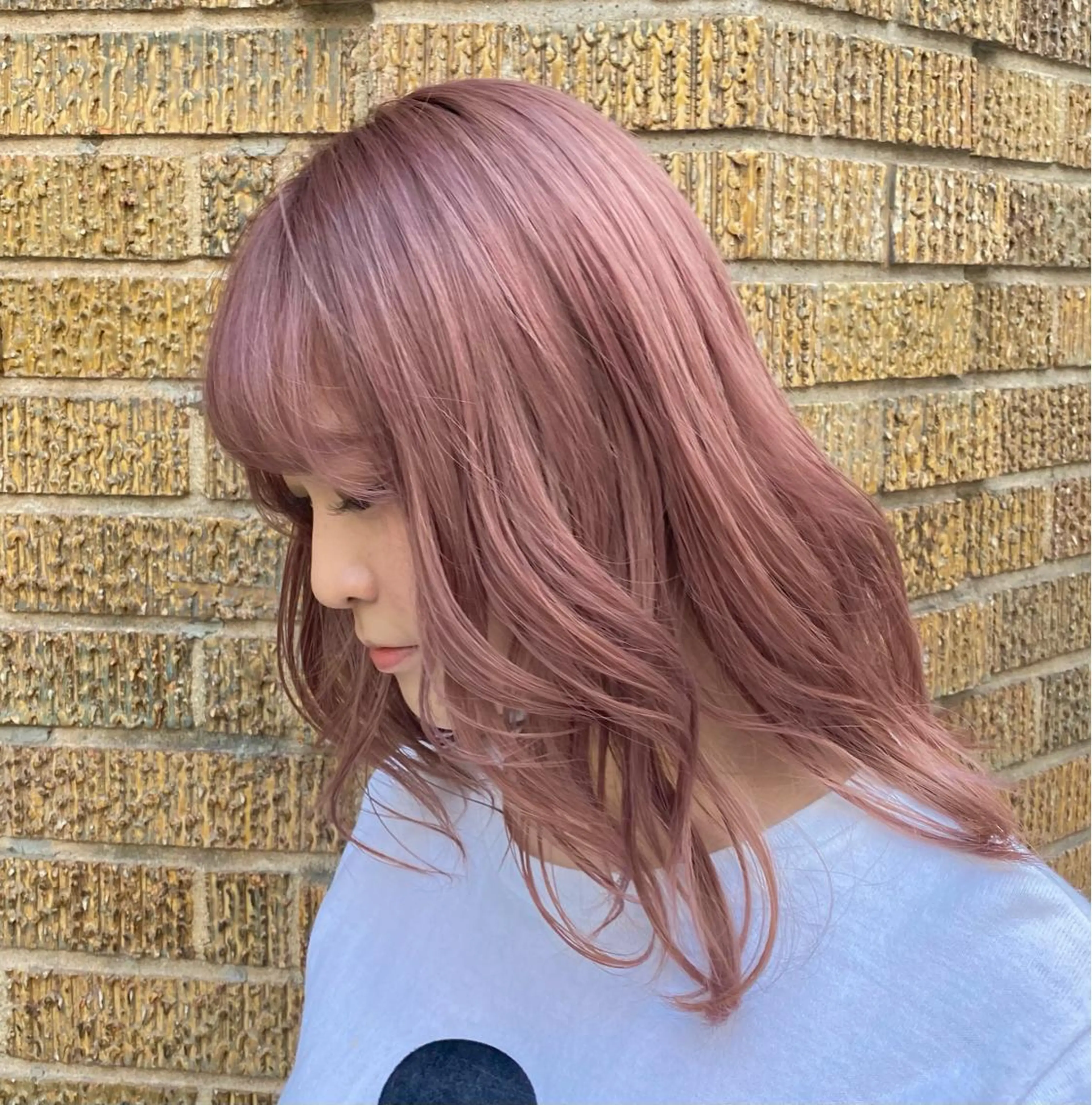 セミロング カラー ベージュカラー ピンクカラー ピンクベージュ カット ヘアカラー salowin梅田茶屋町suite所属・ハイトーンヘア/ 島崎　タクミのヘアスタイル