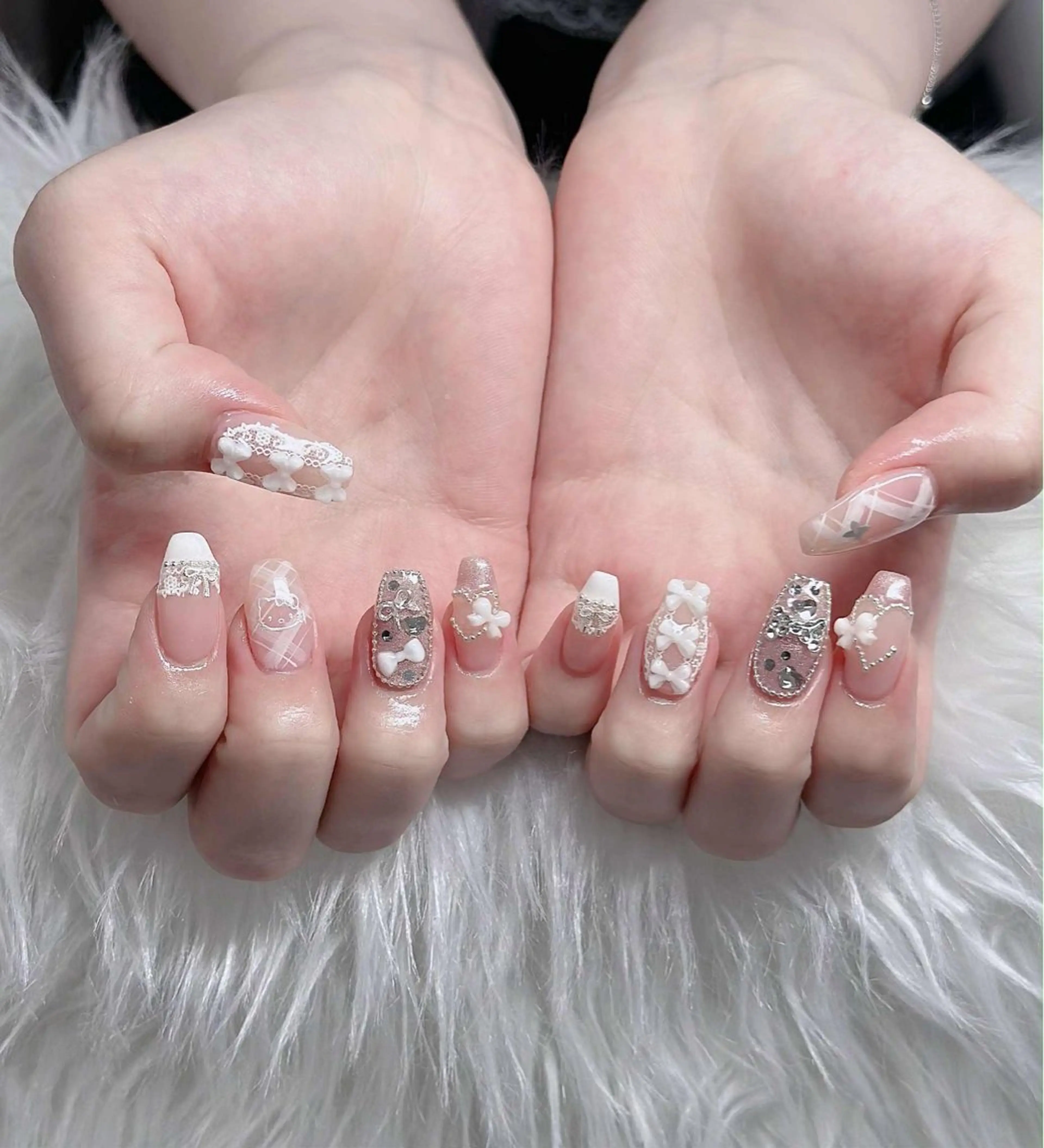ネイル オーロラネイル フレンチネイル ジェルネイル ハロウィン キラキラネイル ハンドネイル H.baby Nail Salonのネイルデザイン