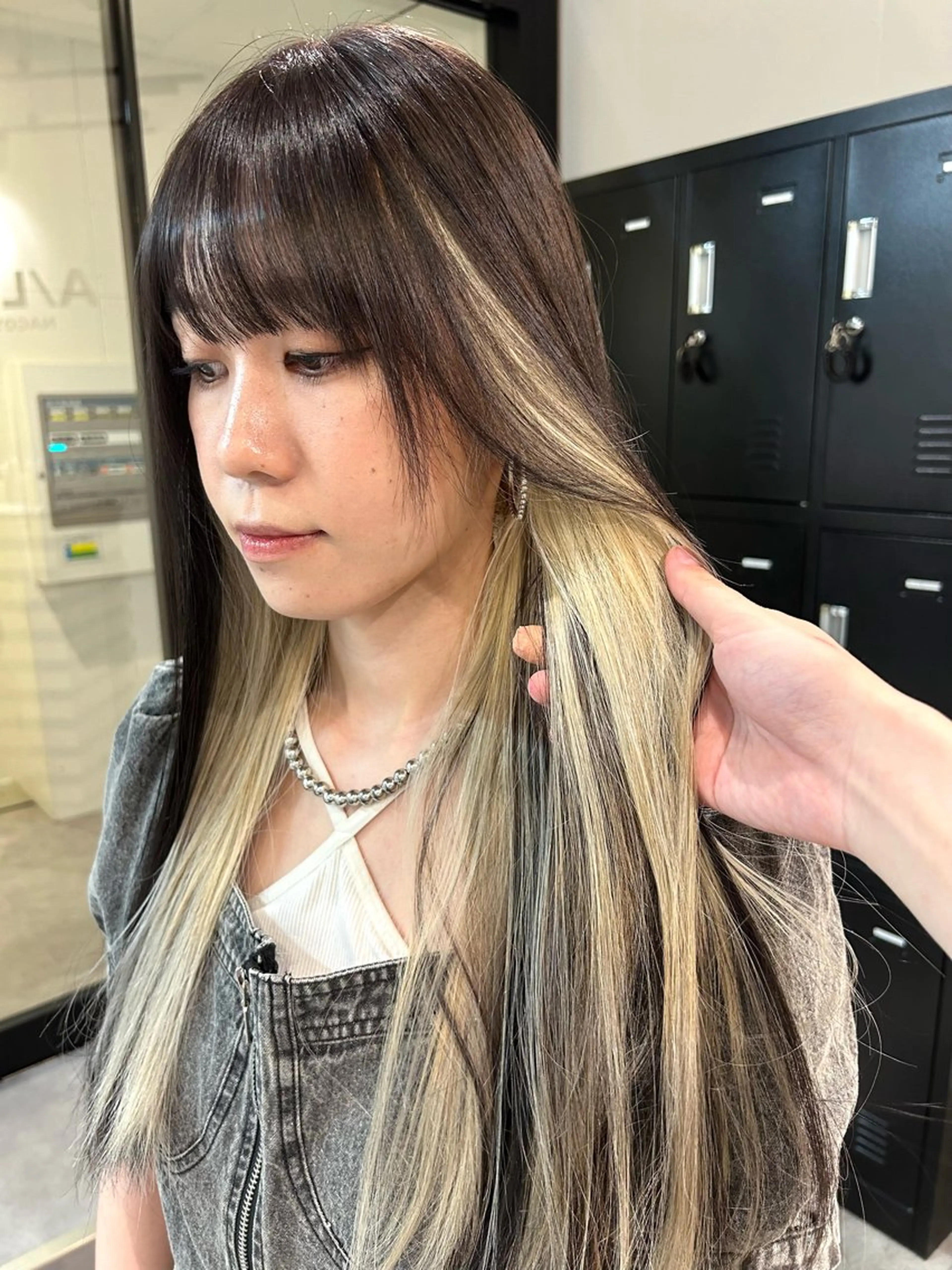 ロング カラー ブリーチ ブロンド ryo yaのヘアスタイル