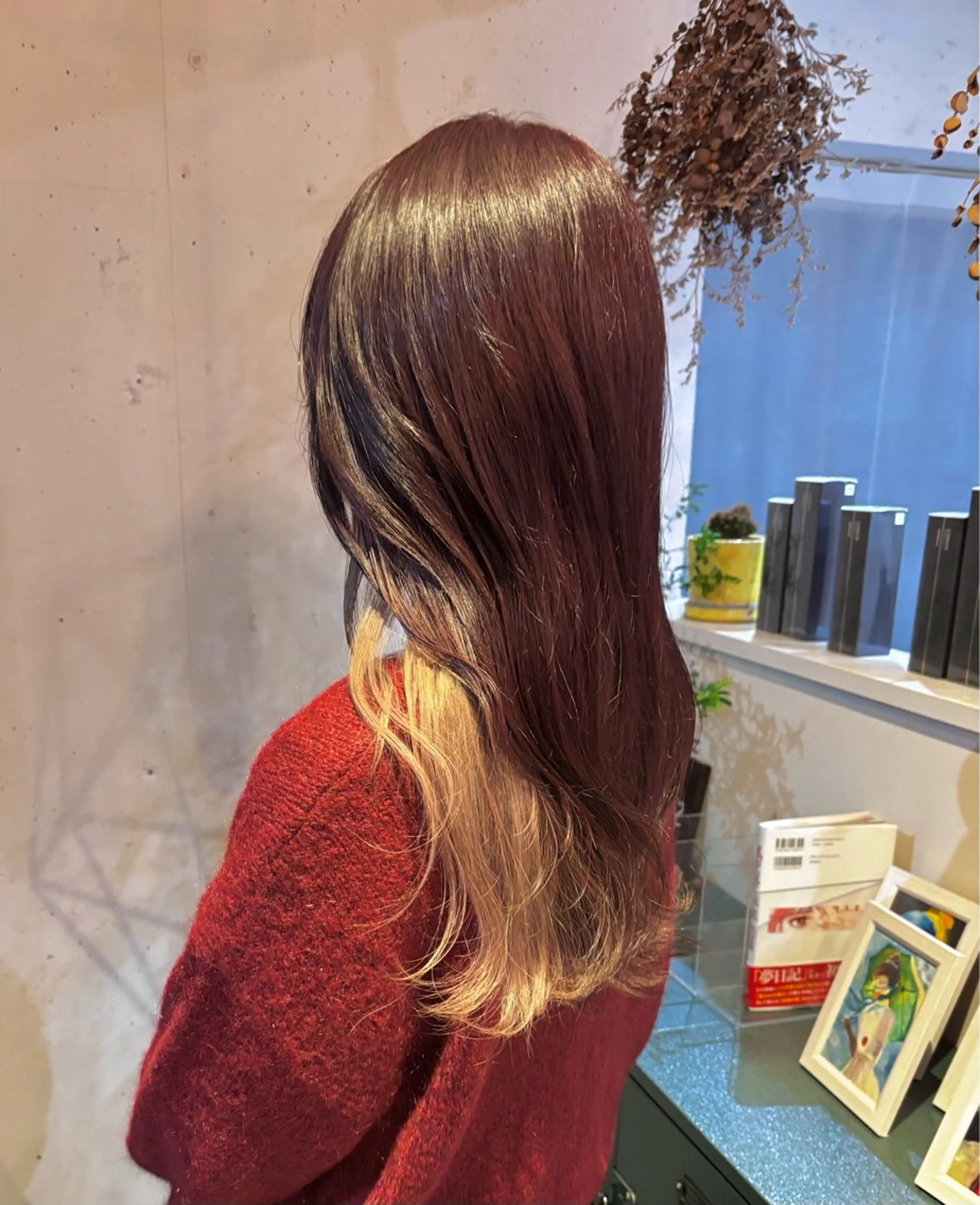 ロング カラー ベージュカラー インナーカラー レッドカラー ホワイトベージュ ヘアカラー 🍒サクラ🍒 /透明感カラー/艶髪のヘアスタイル