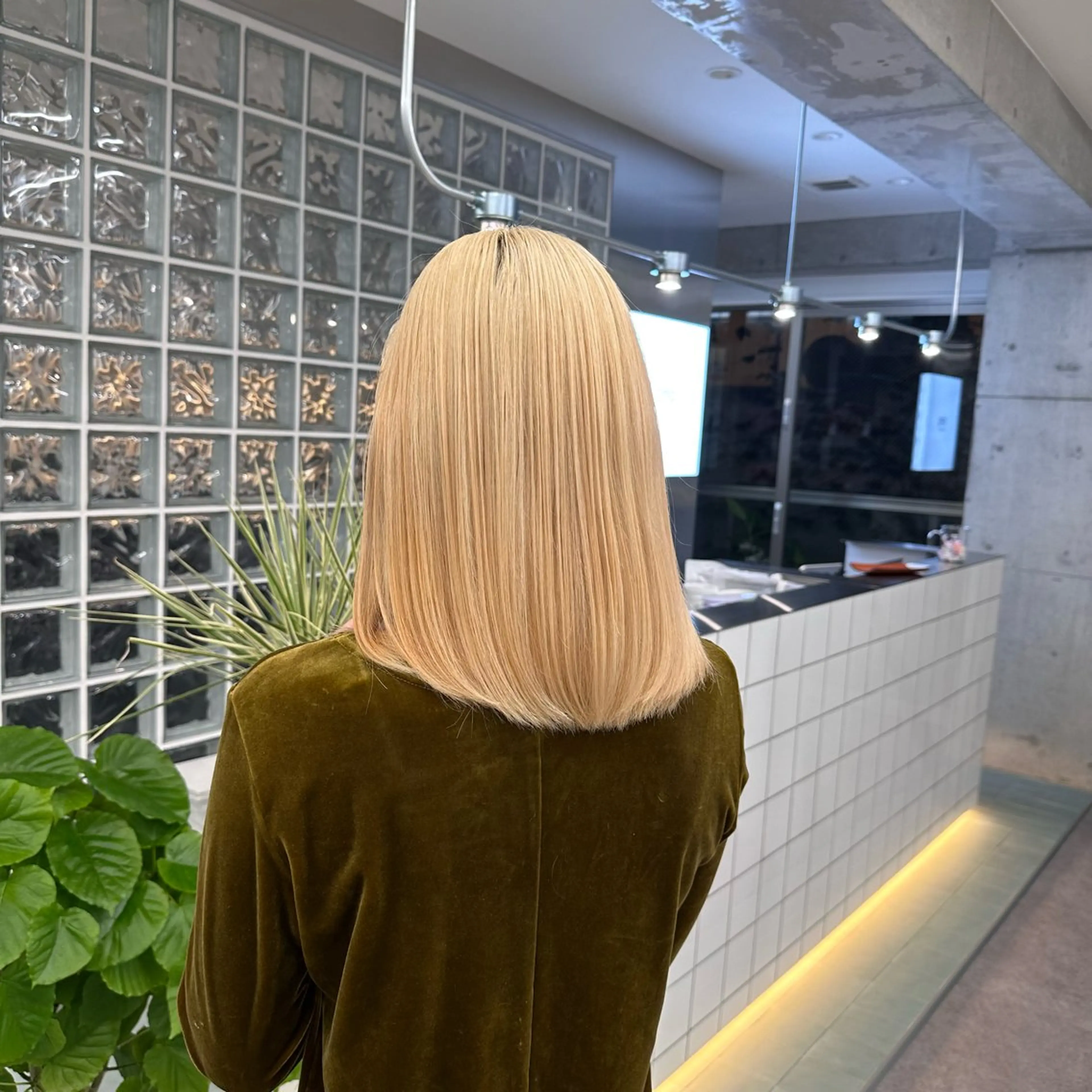 ミディアム ミルクティーベージュ /三村克彦のヘアスタイル