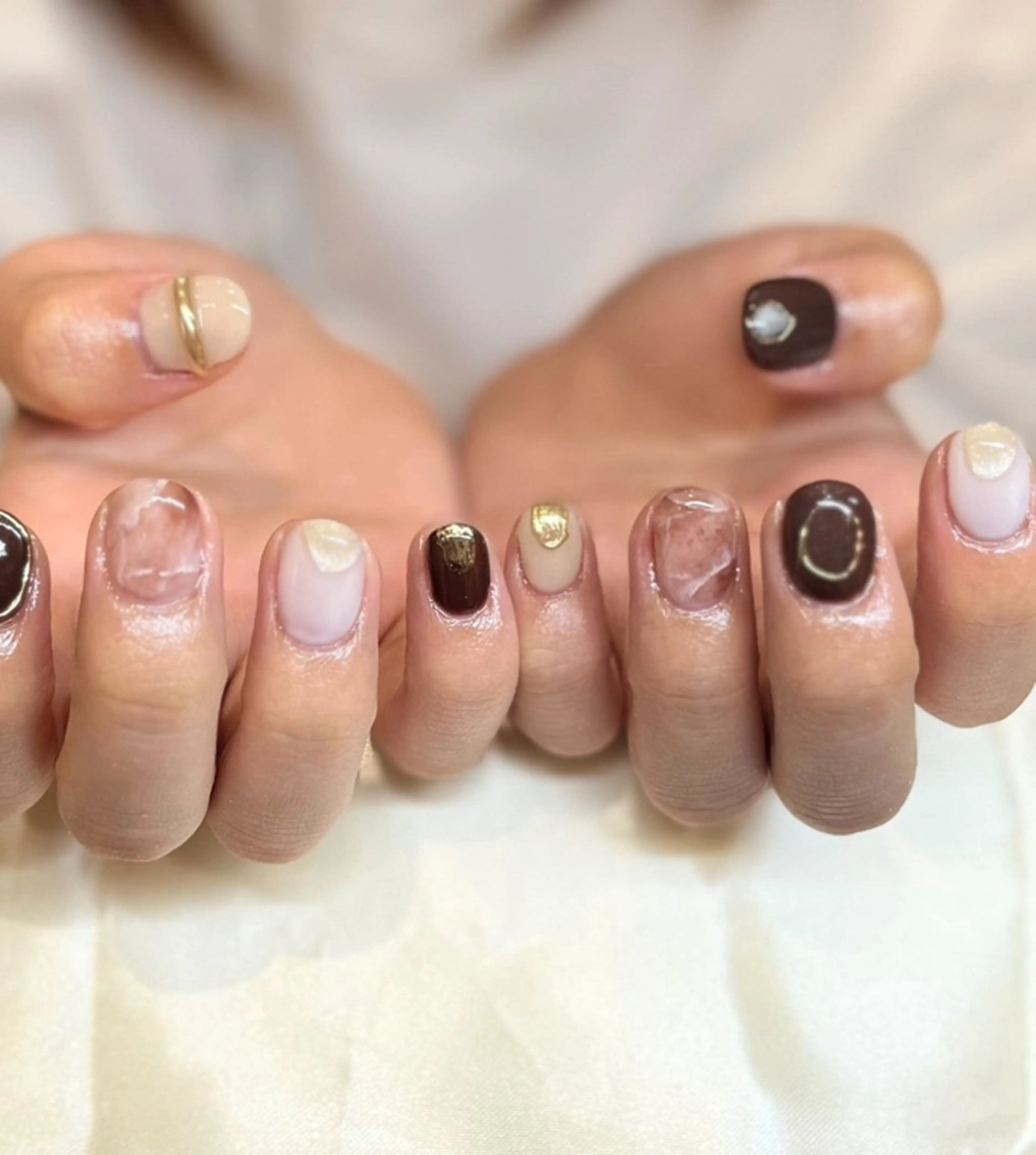 ネイル ブラウン ニュアンスネイル 🎀Earth chihiro🤍のネイルデザイン