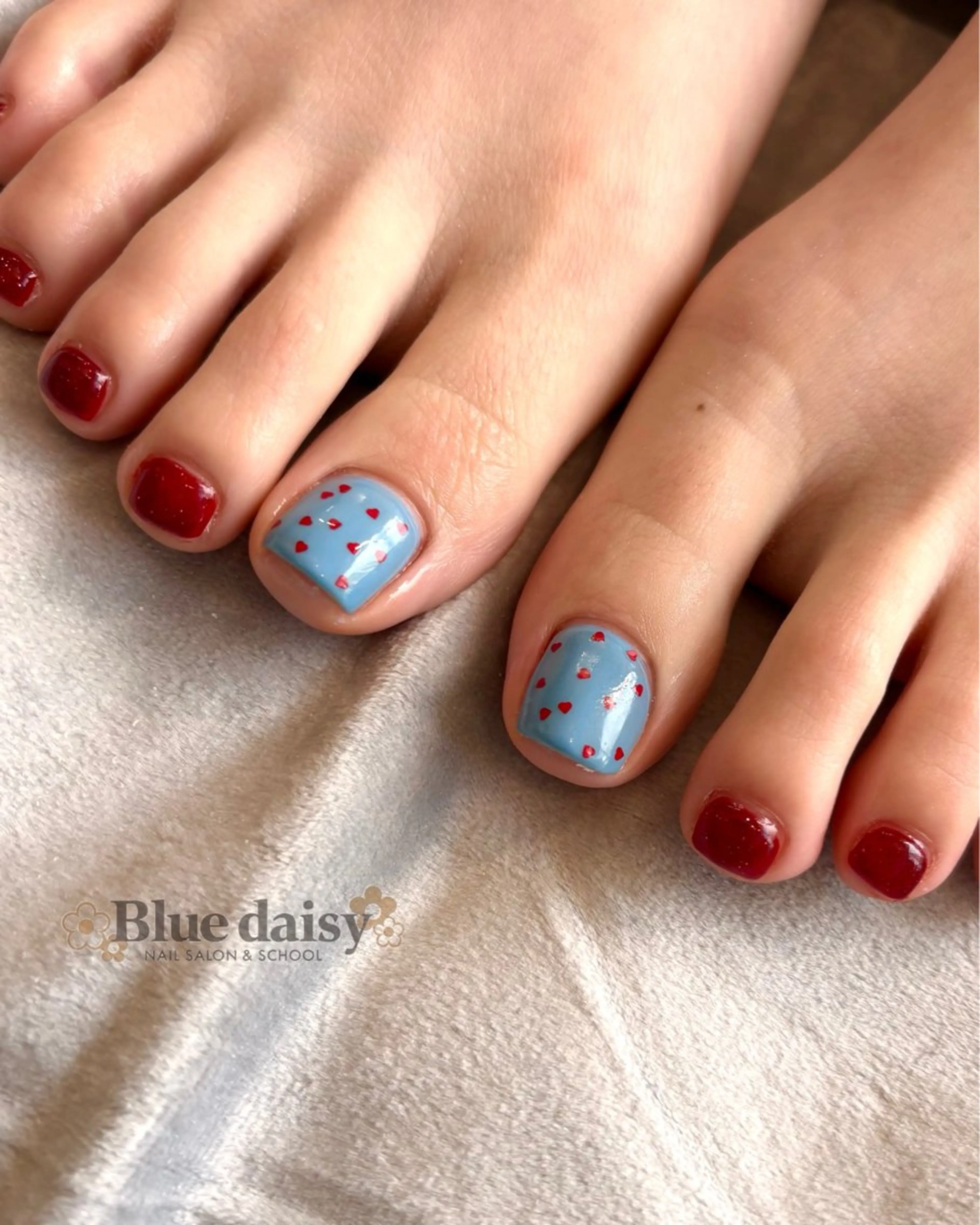 ネイル フットネイル ジェルネイル マグネットネイル 持ち込み パラジェル フットネイル Blue daisy 栄本店のネイルデザイン