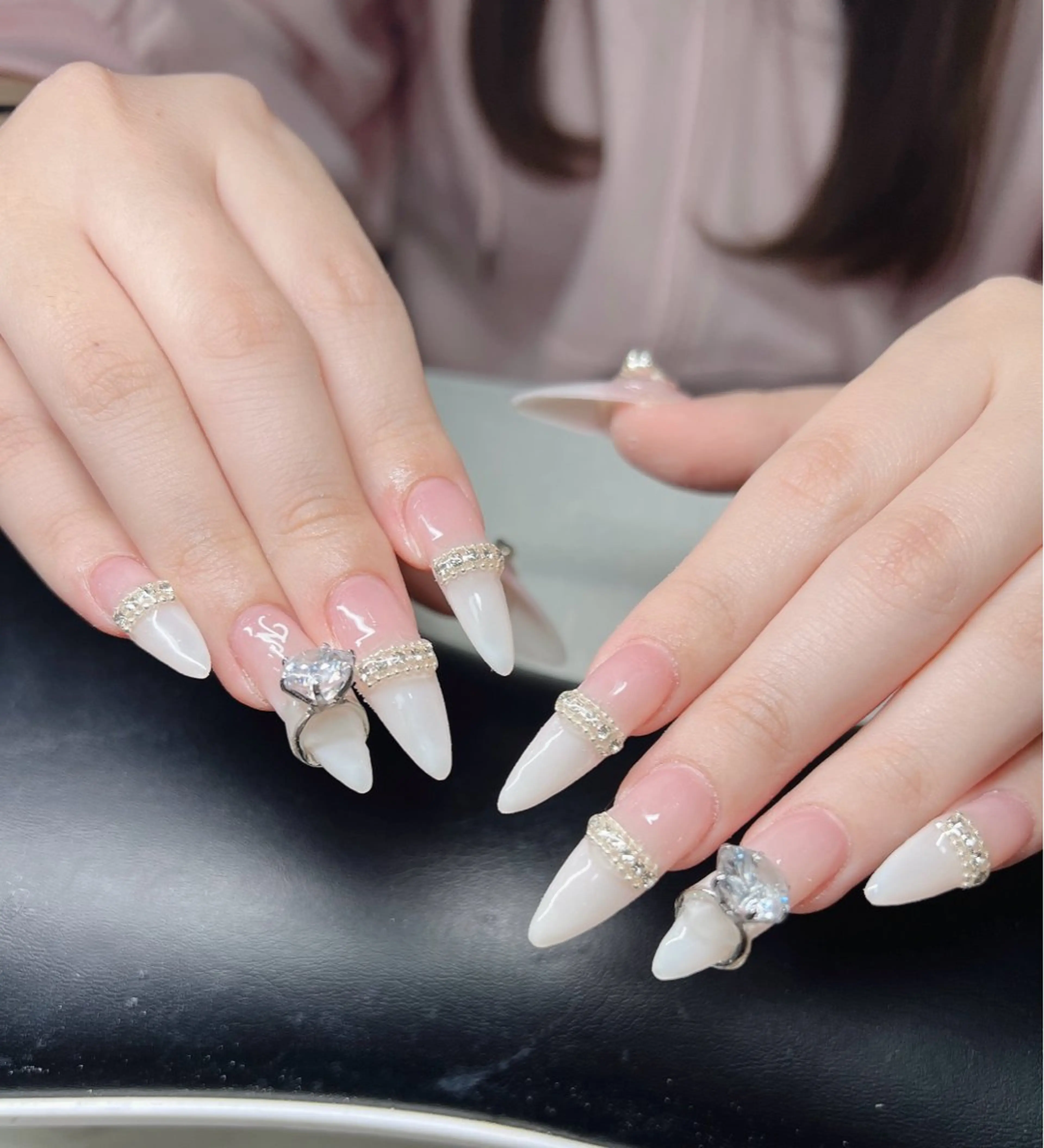 ネイル 長さ出し グラデーション 卒業式 キラキラネイル マグネットネイル Lee Nails チップ長さだし専門店のネイルデザイン